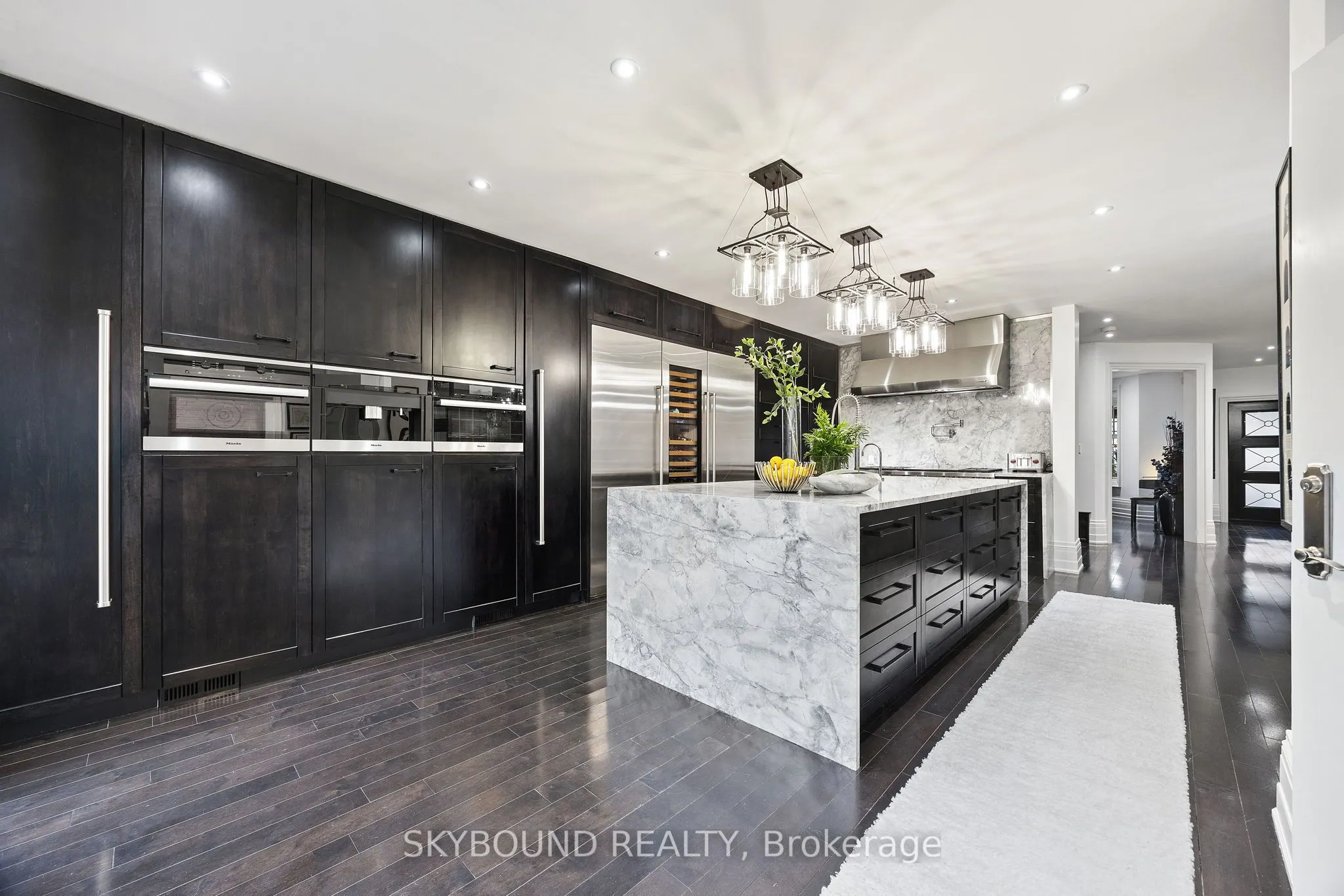 20 Fairview Boulevard