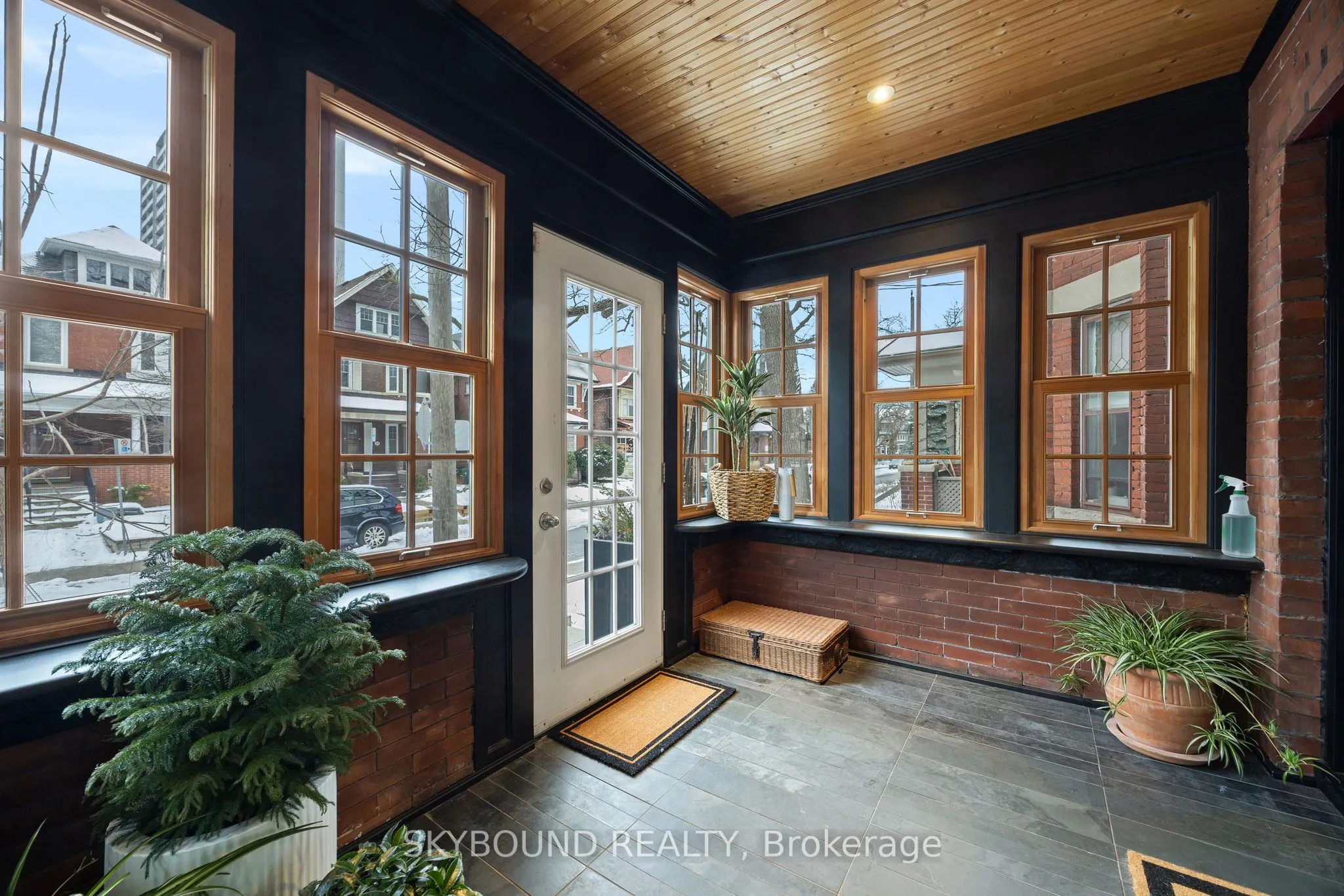 20 Fairview Boulevard
