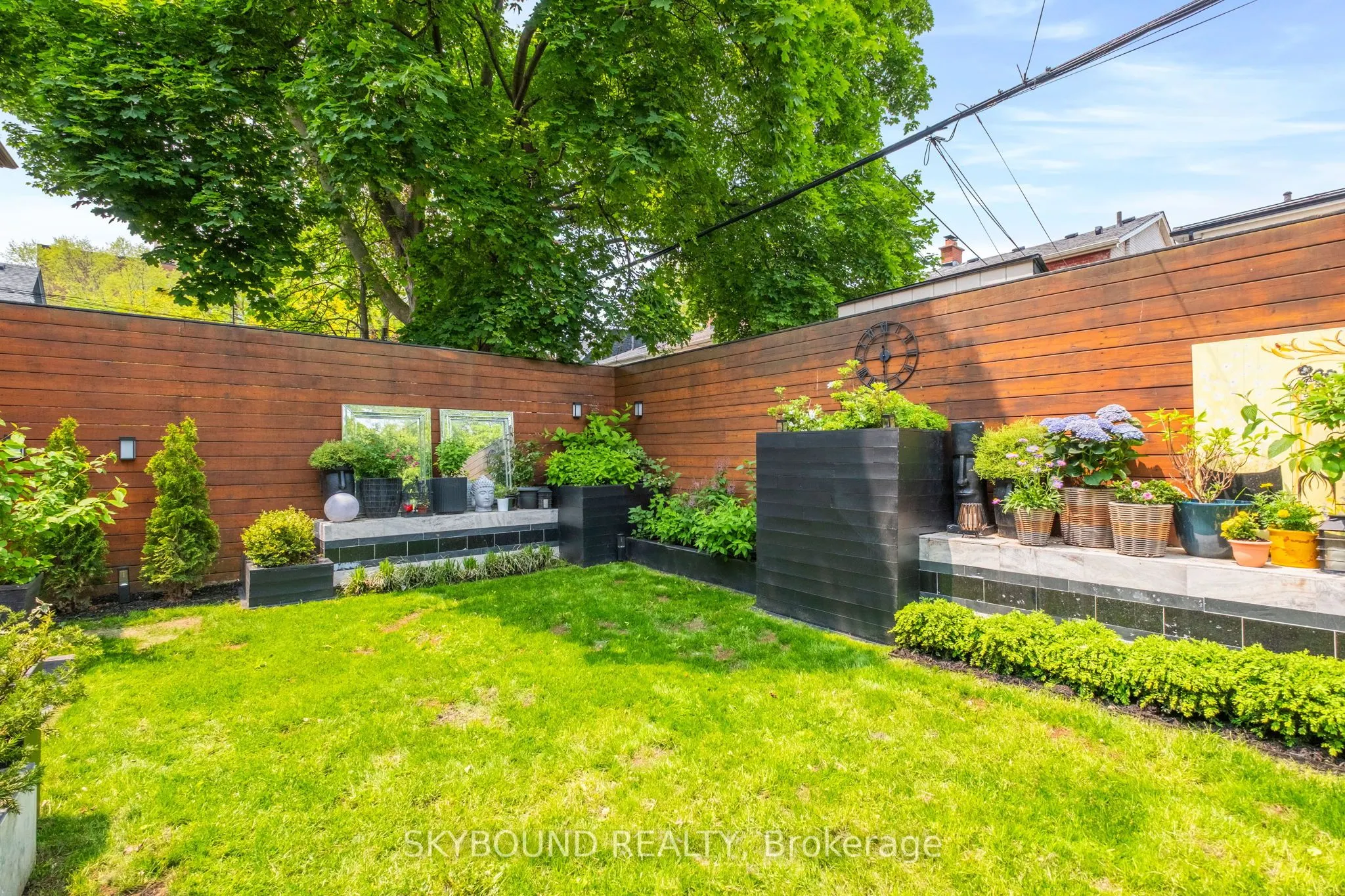 20 Fairview Boulevard