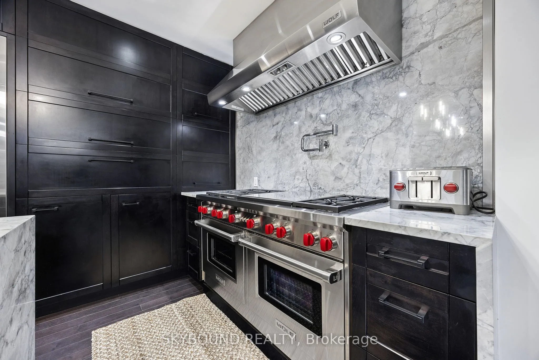 20 Fairview Boulevard