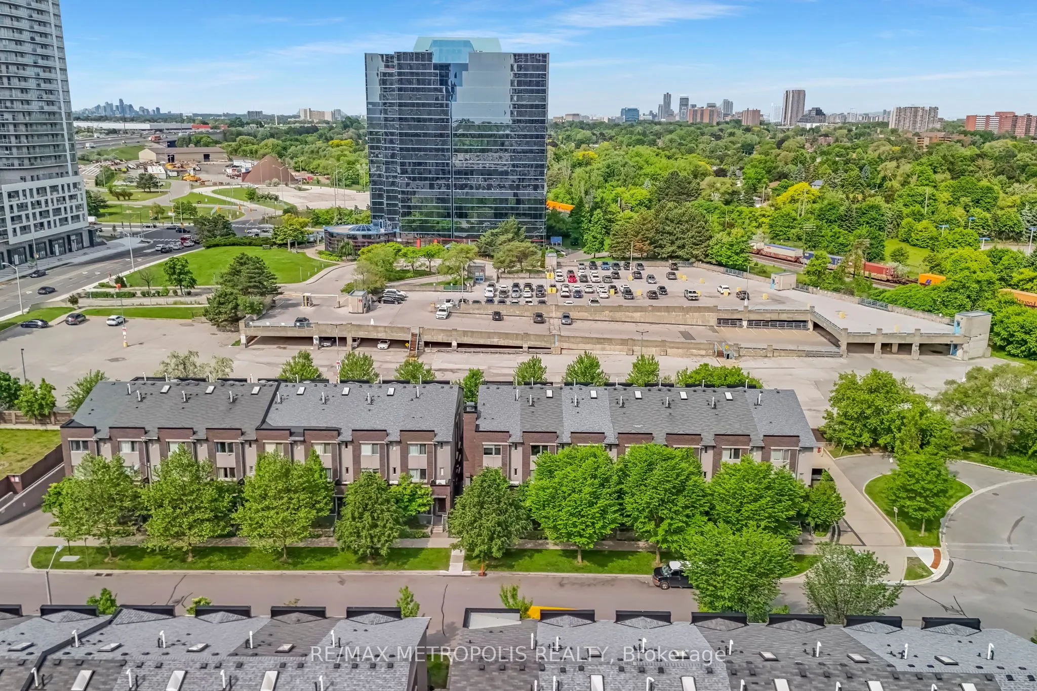 295 Village Green Square, #TH55