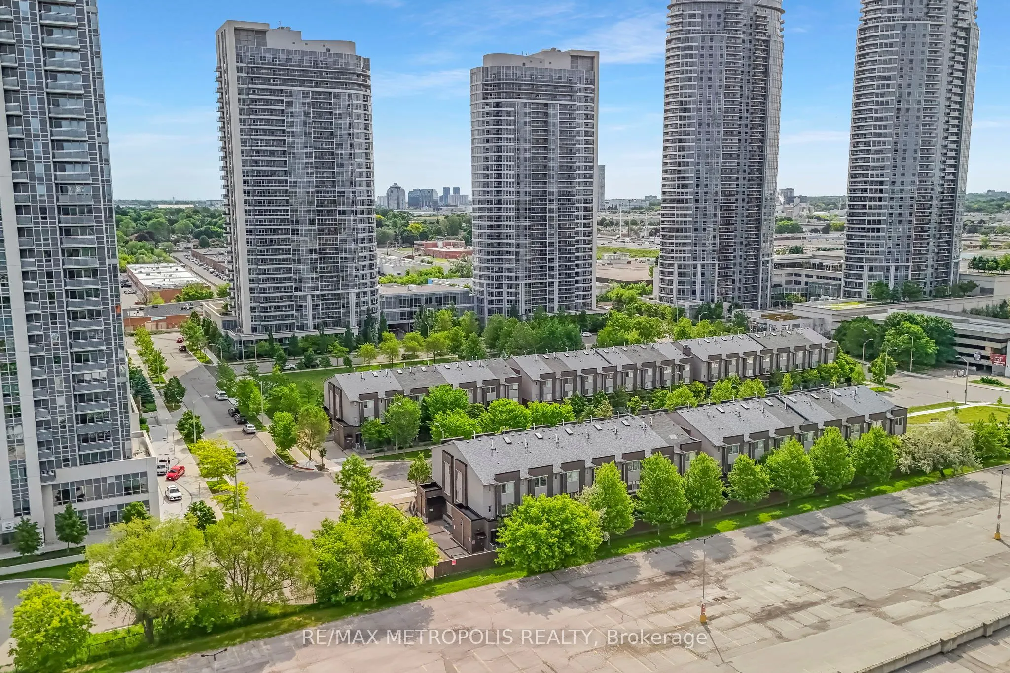 295 Village Green Square, #TH55