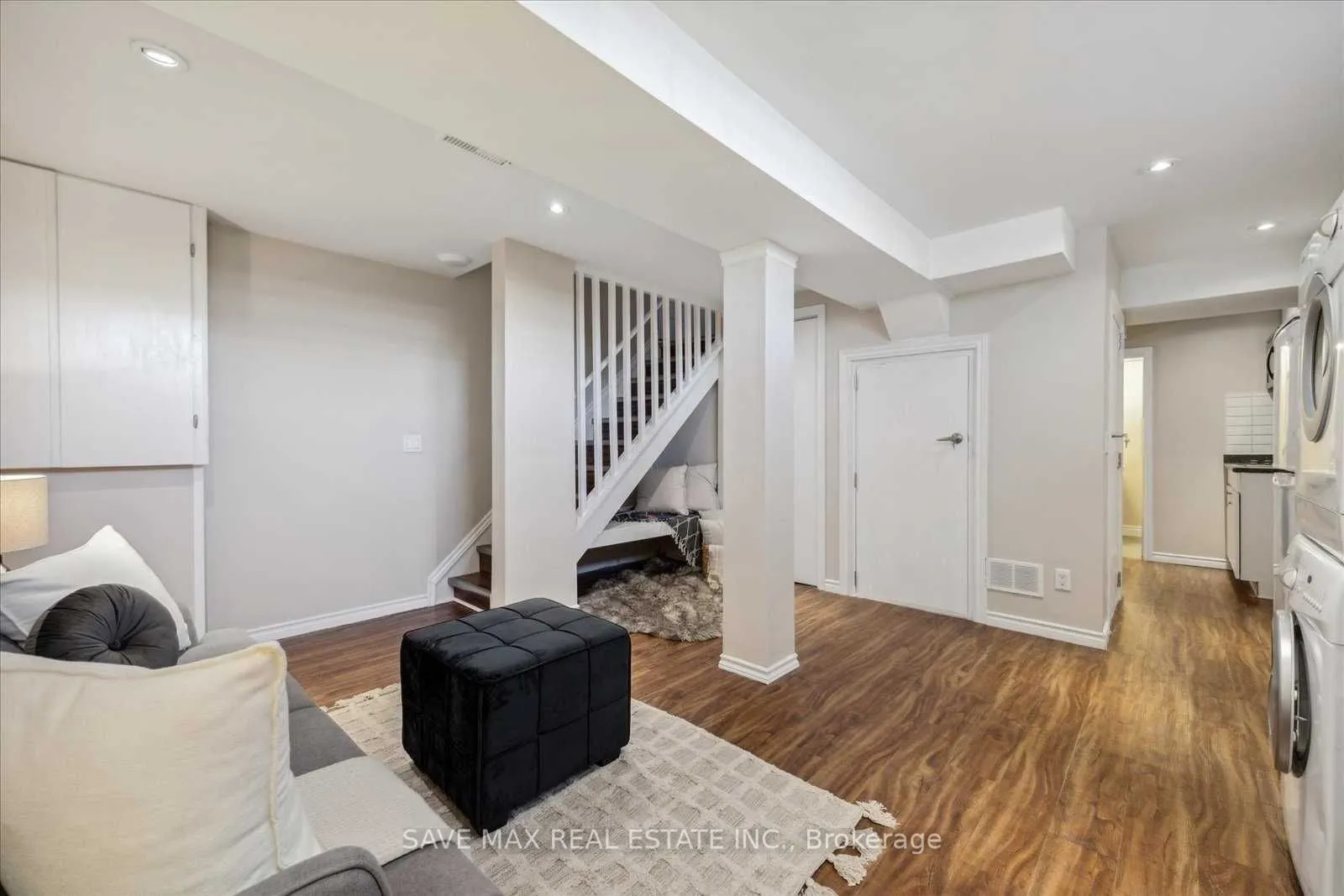 2 Stephen Avenue