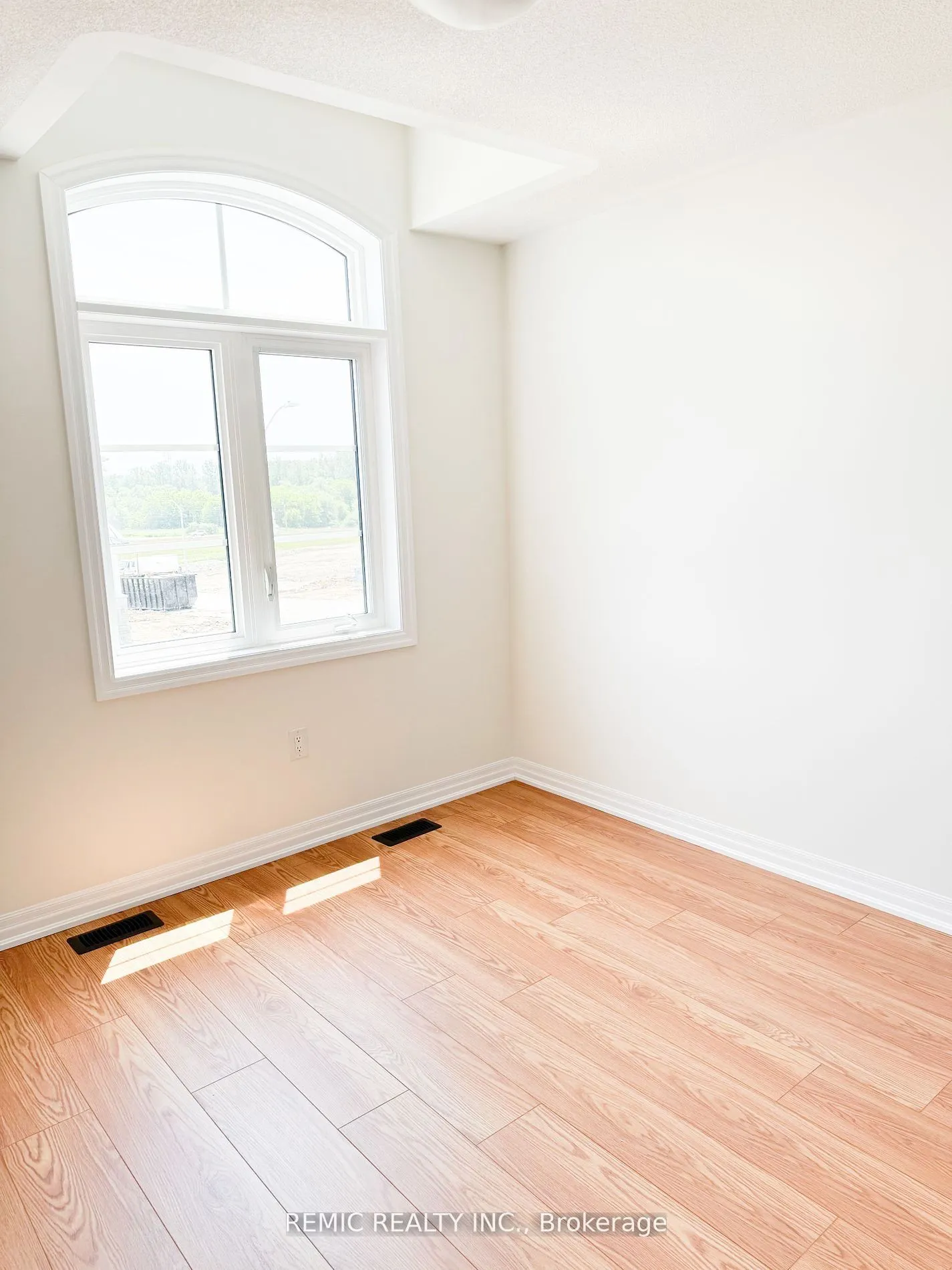 242 Flood Avenue