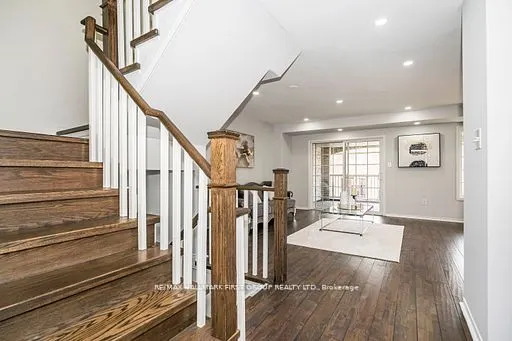 527 Rossland Road E