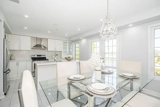 527 Rossland Road E