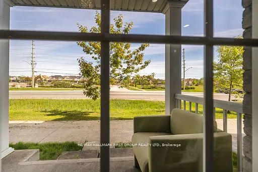 527 Rossland Road E