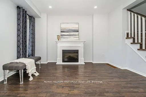 527 Rossland Road E