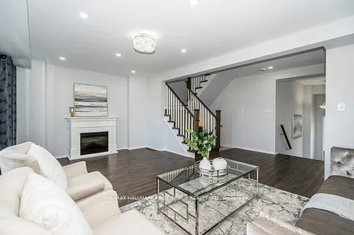 527 Rossland Road E
