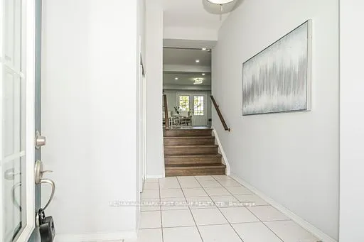 527 Rossland Road E