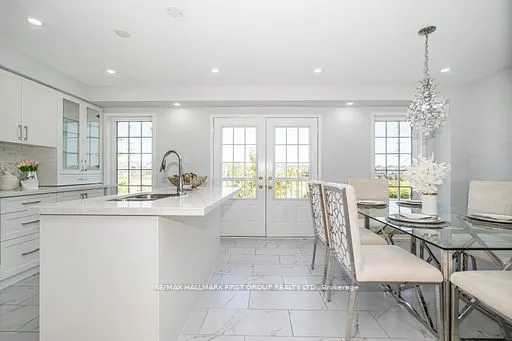 527 Rossland Road E