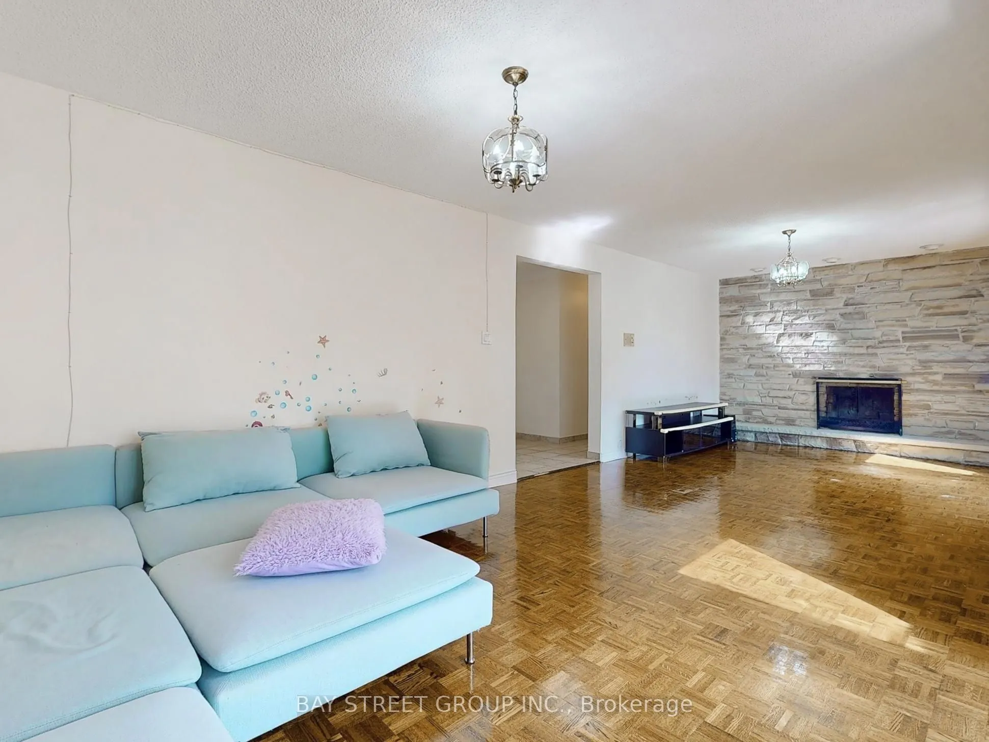 69 Fairglen Avenue