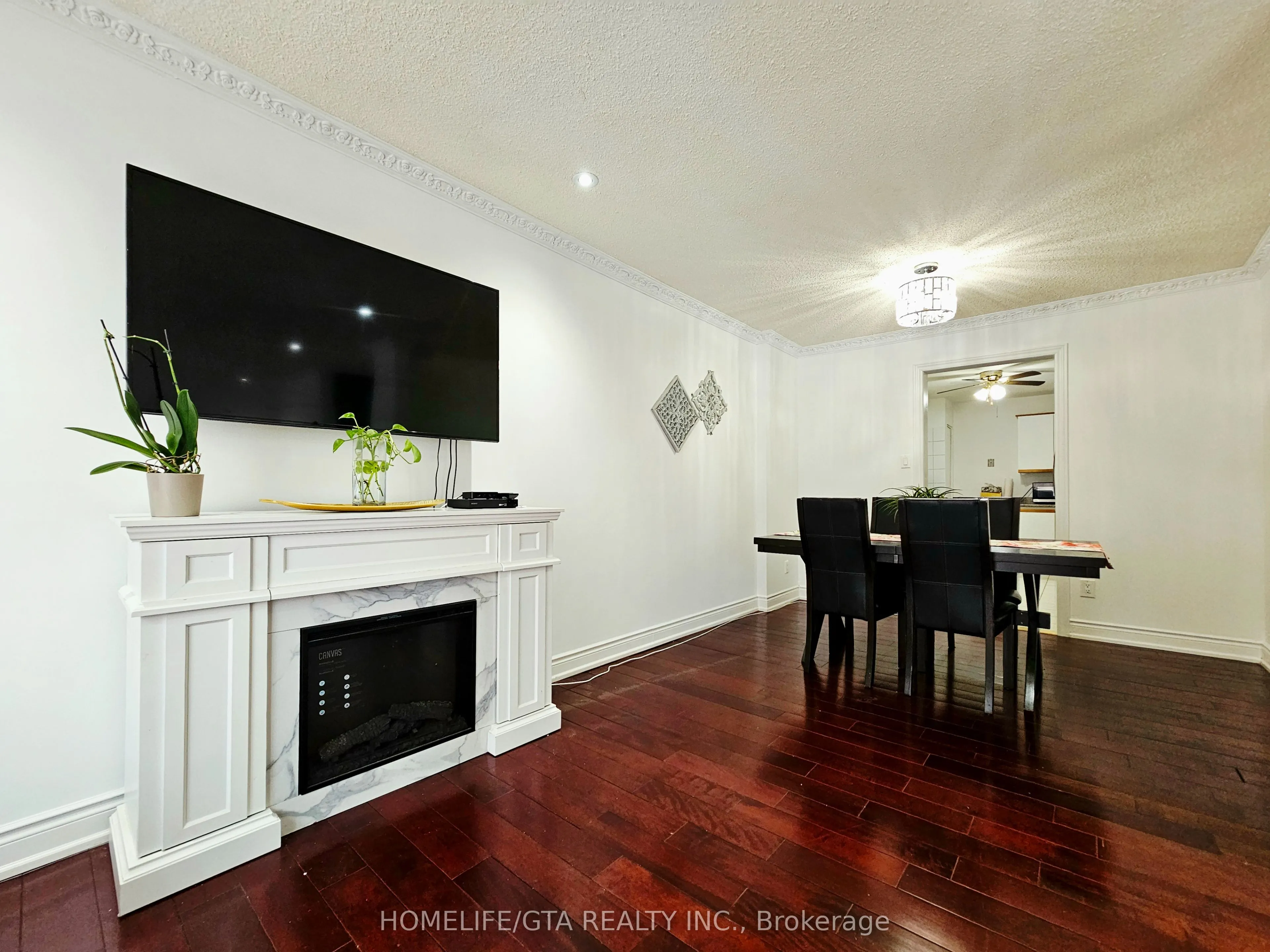 24 Bradstone Square