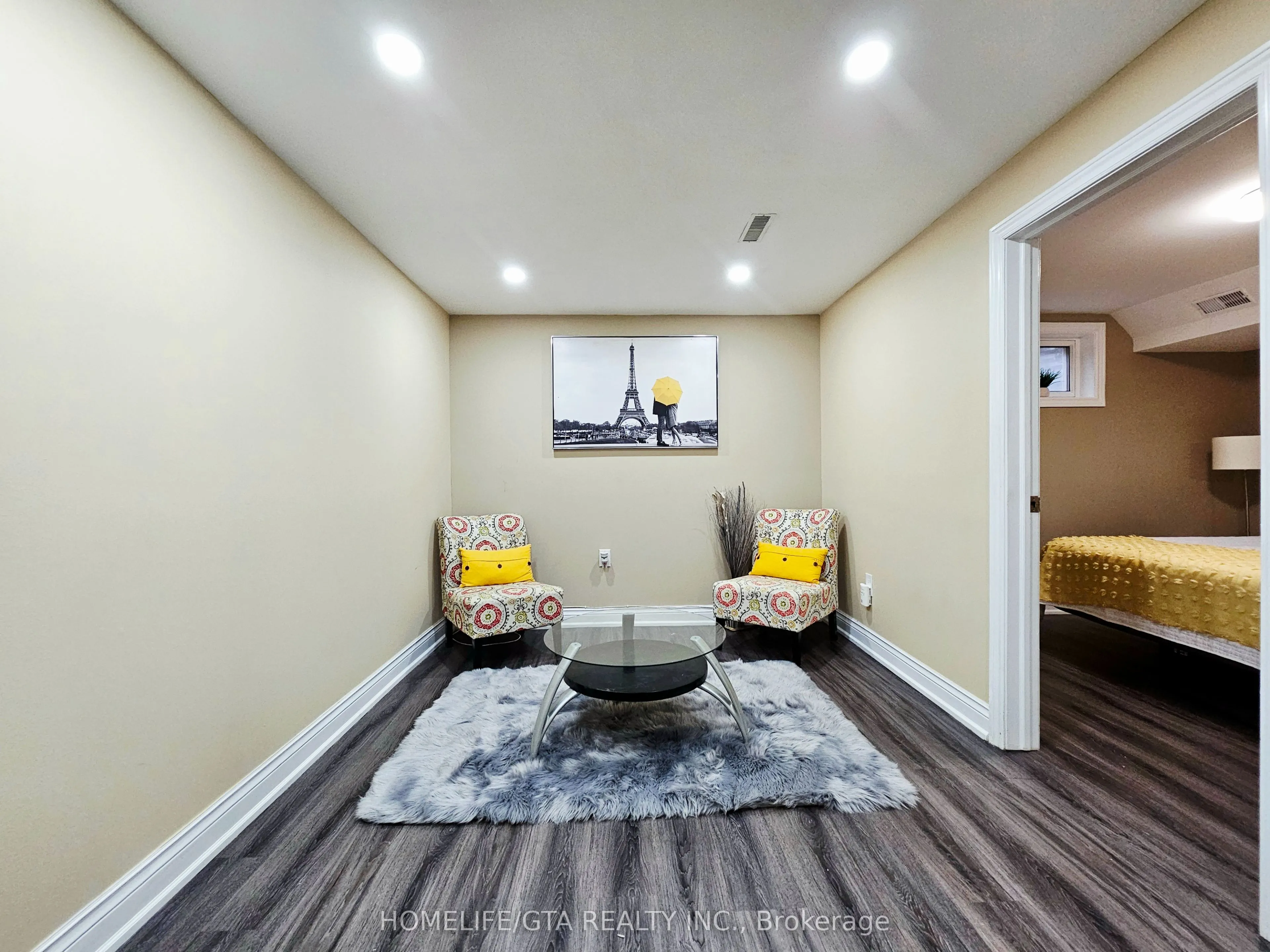 24 Bradstone Square