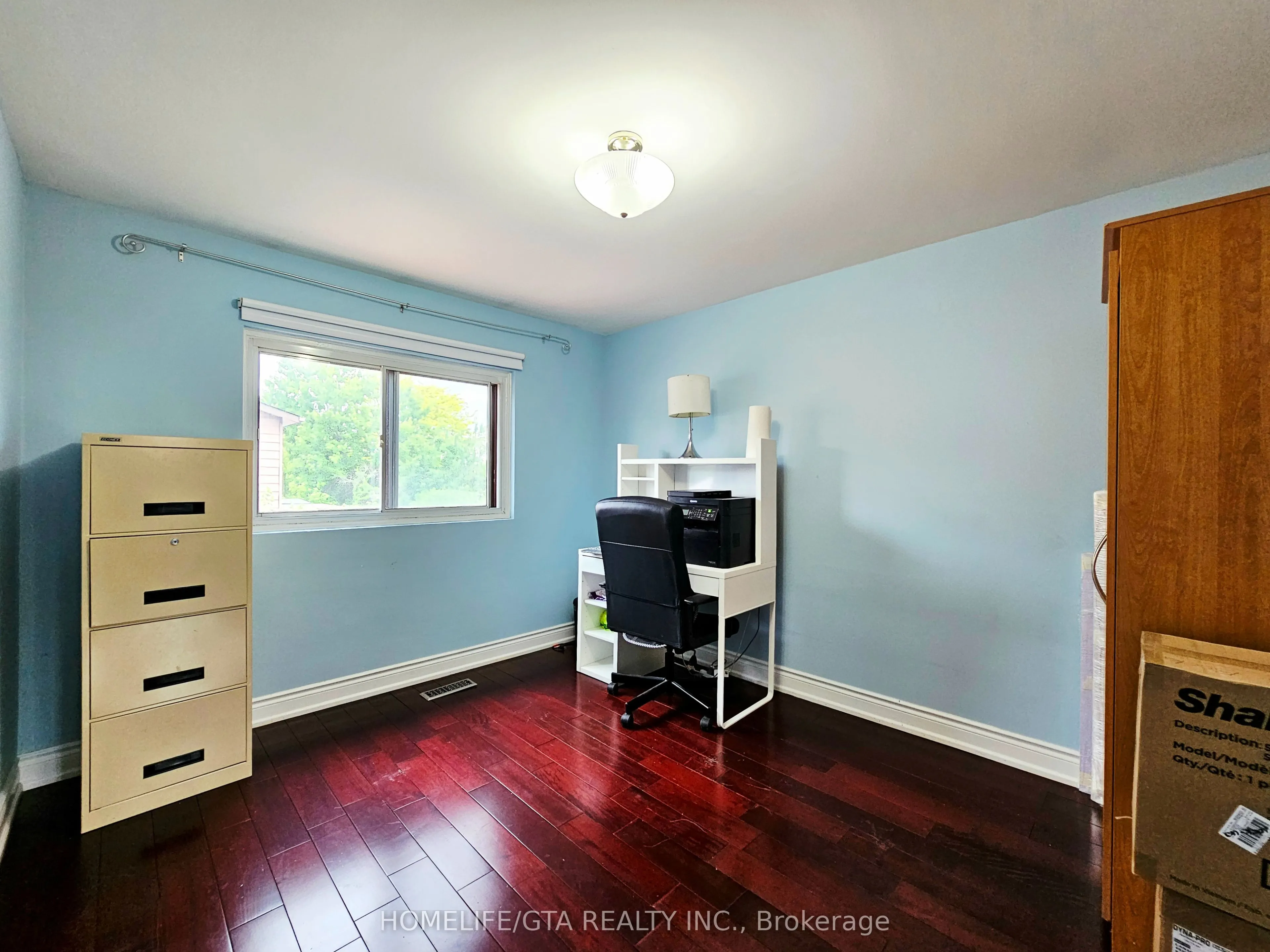 24 Bradstone Square
