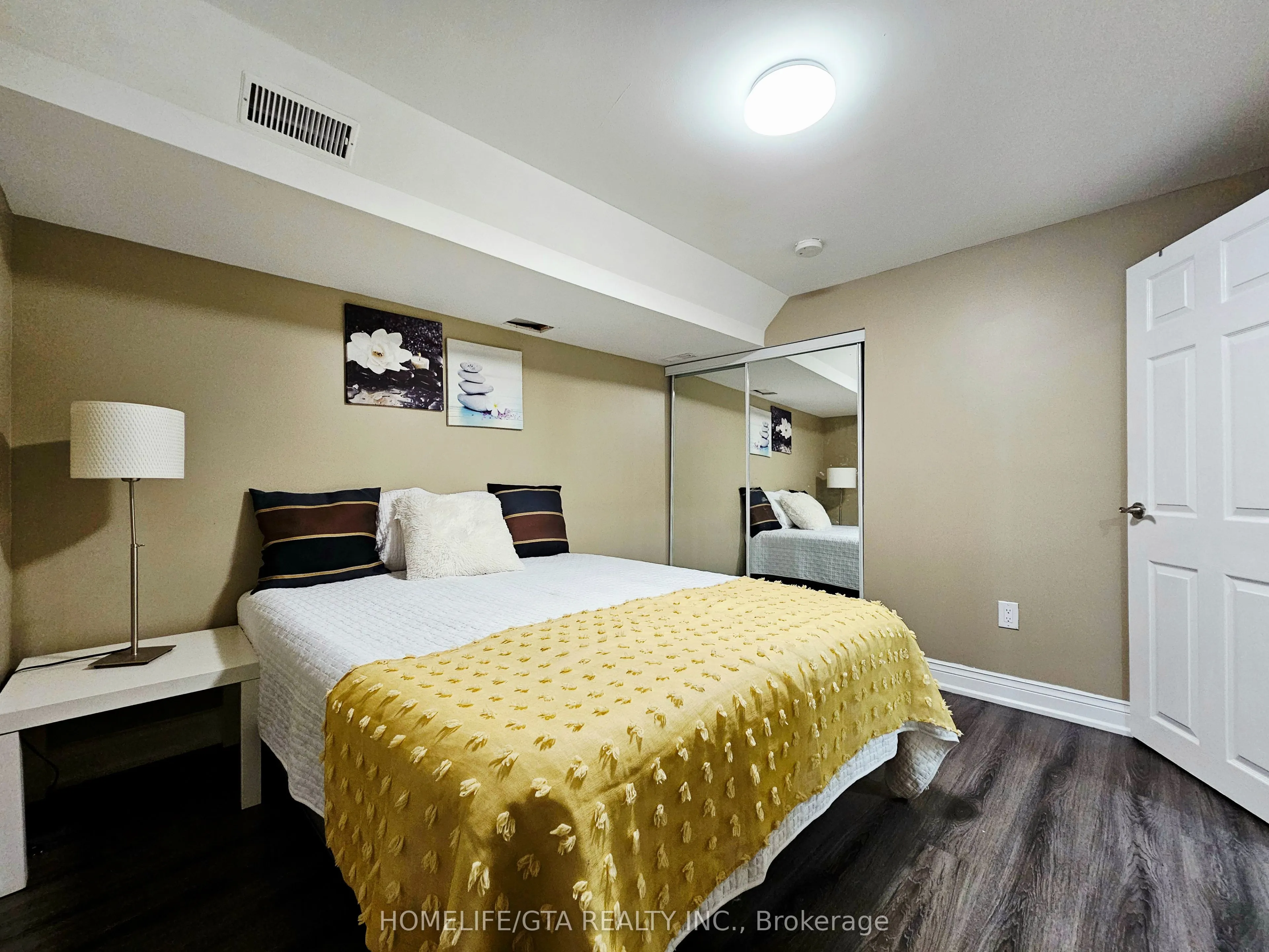 24 Bradstone Square