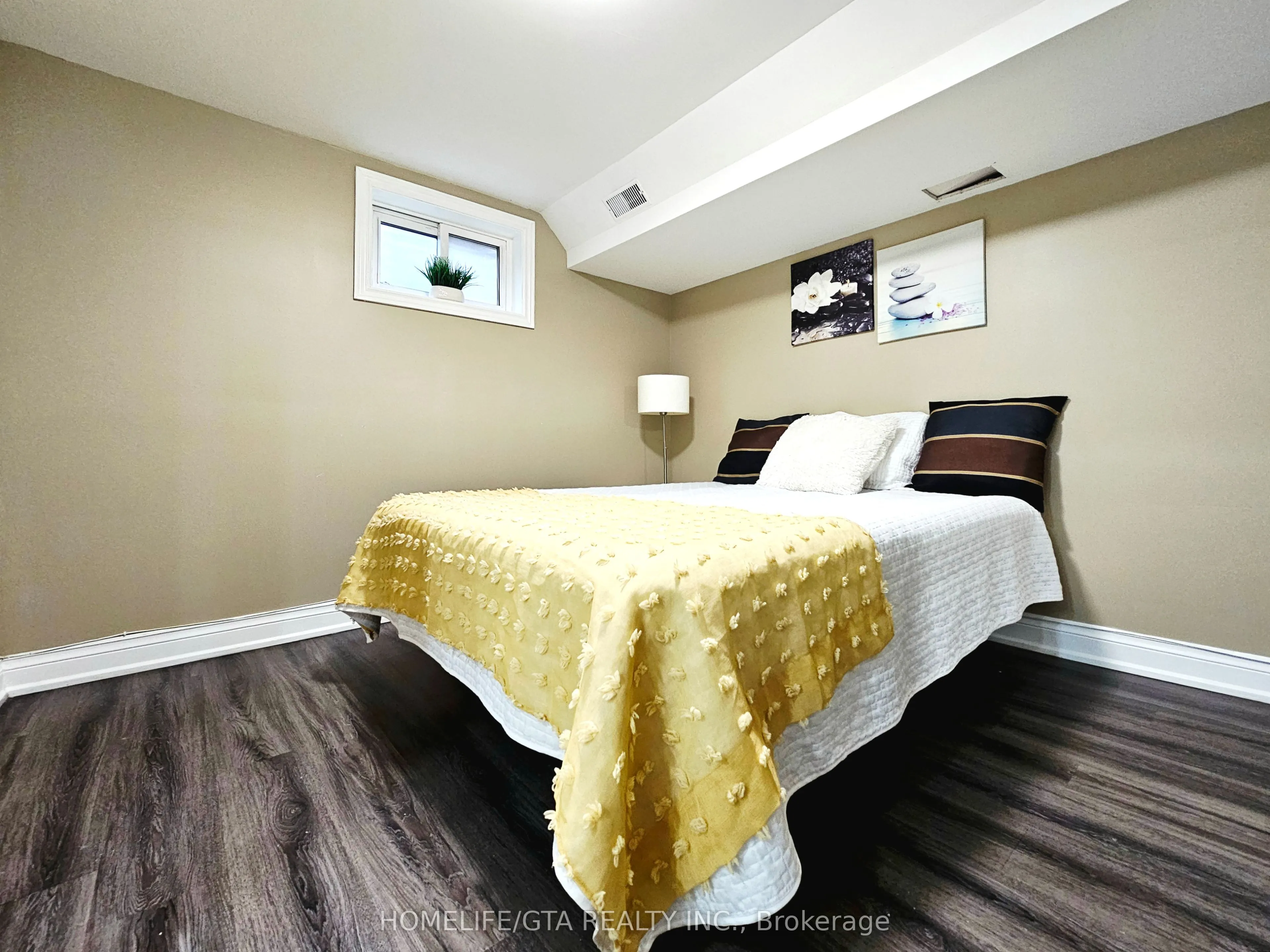 24 Bradstone Square