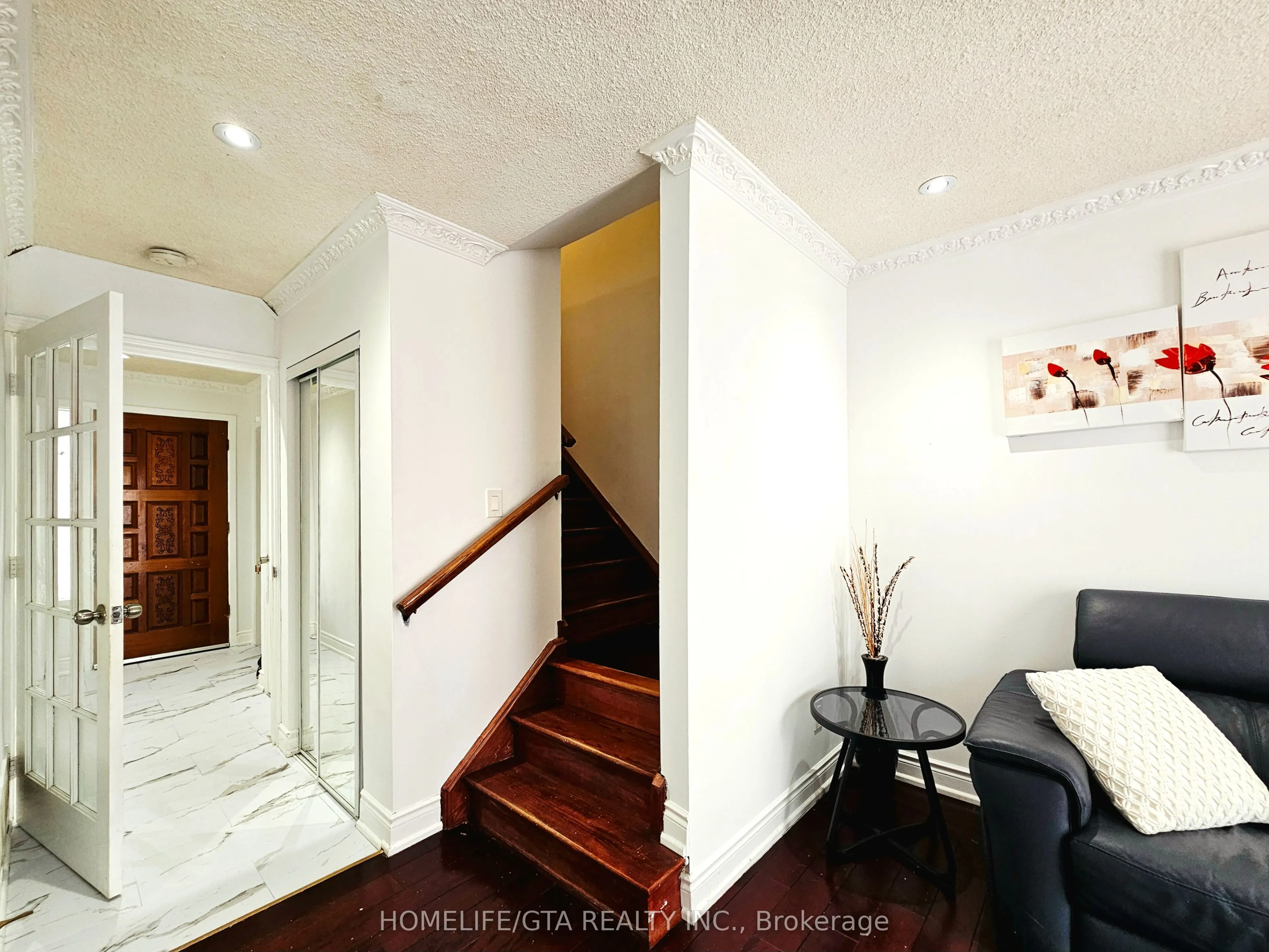 24 Bradstone Square