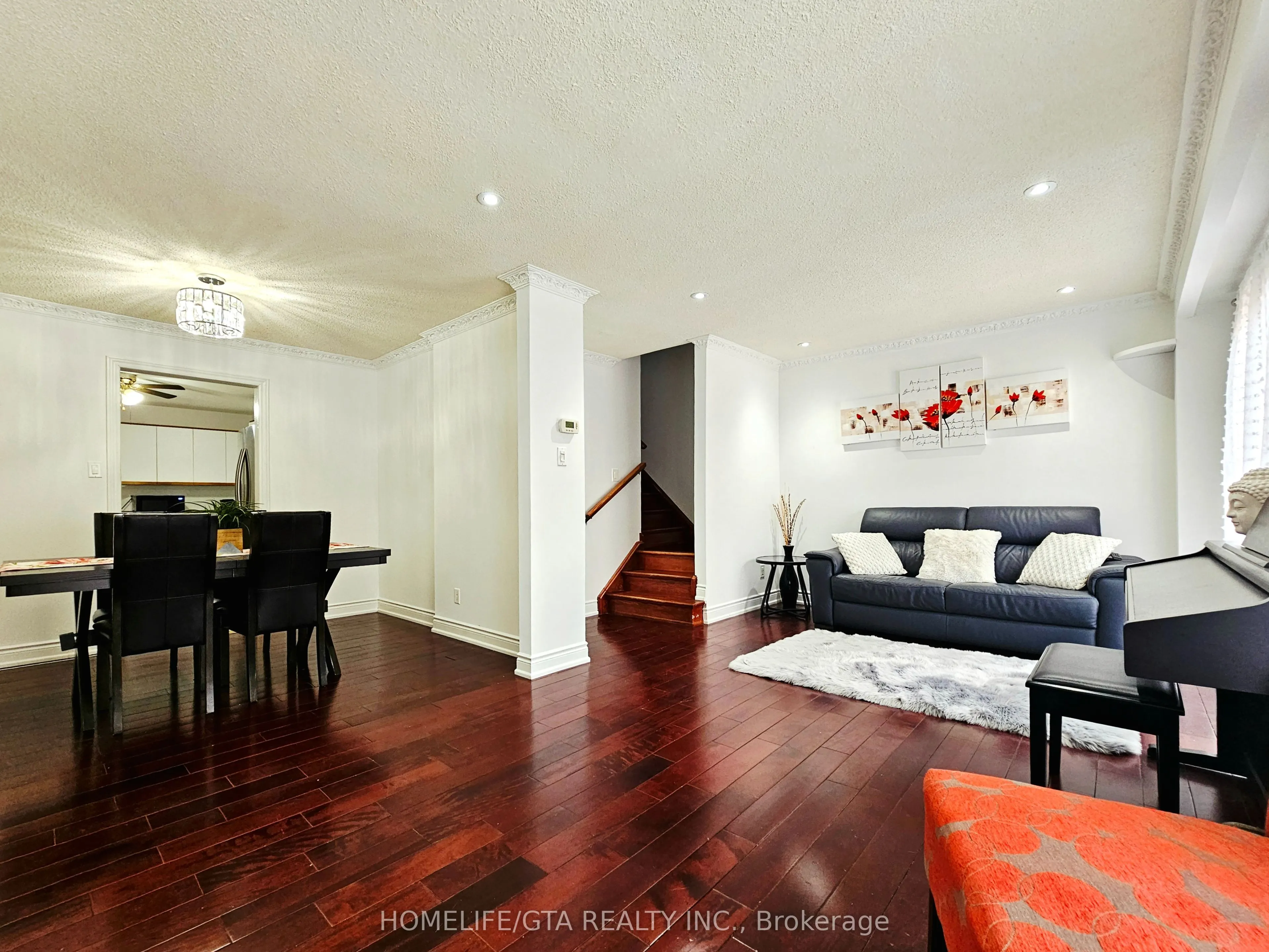 24 Bradstone Square