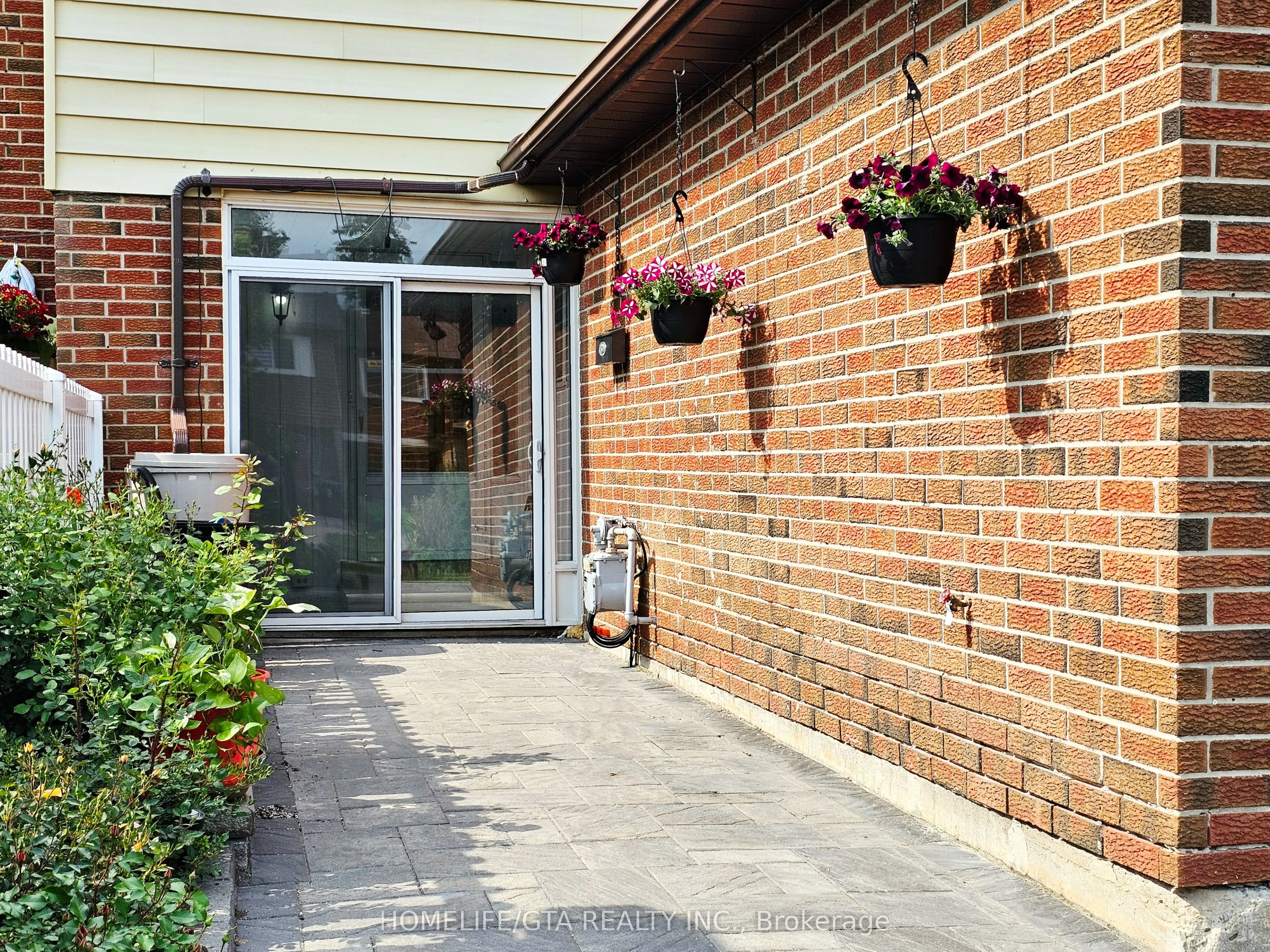 24 Bradstone Square