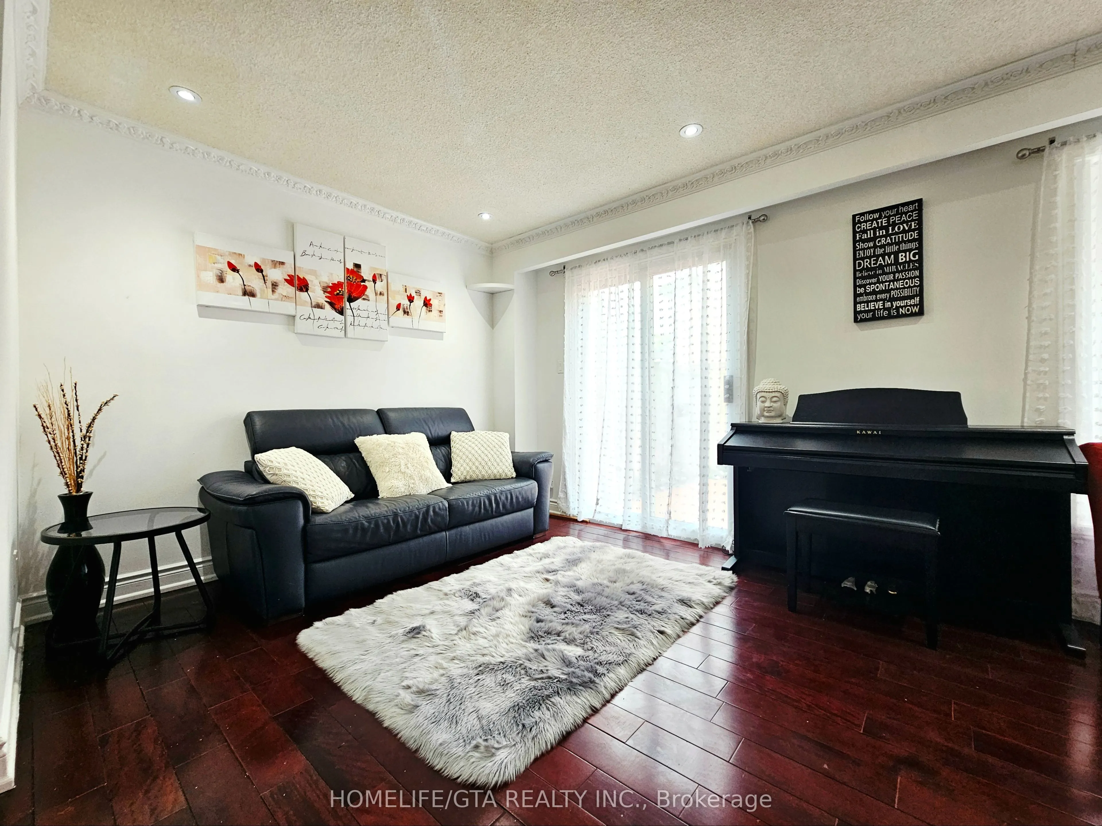 24 Bradstone Square