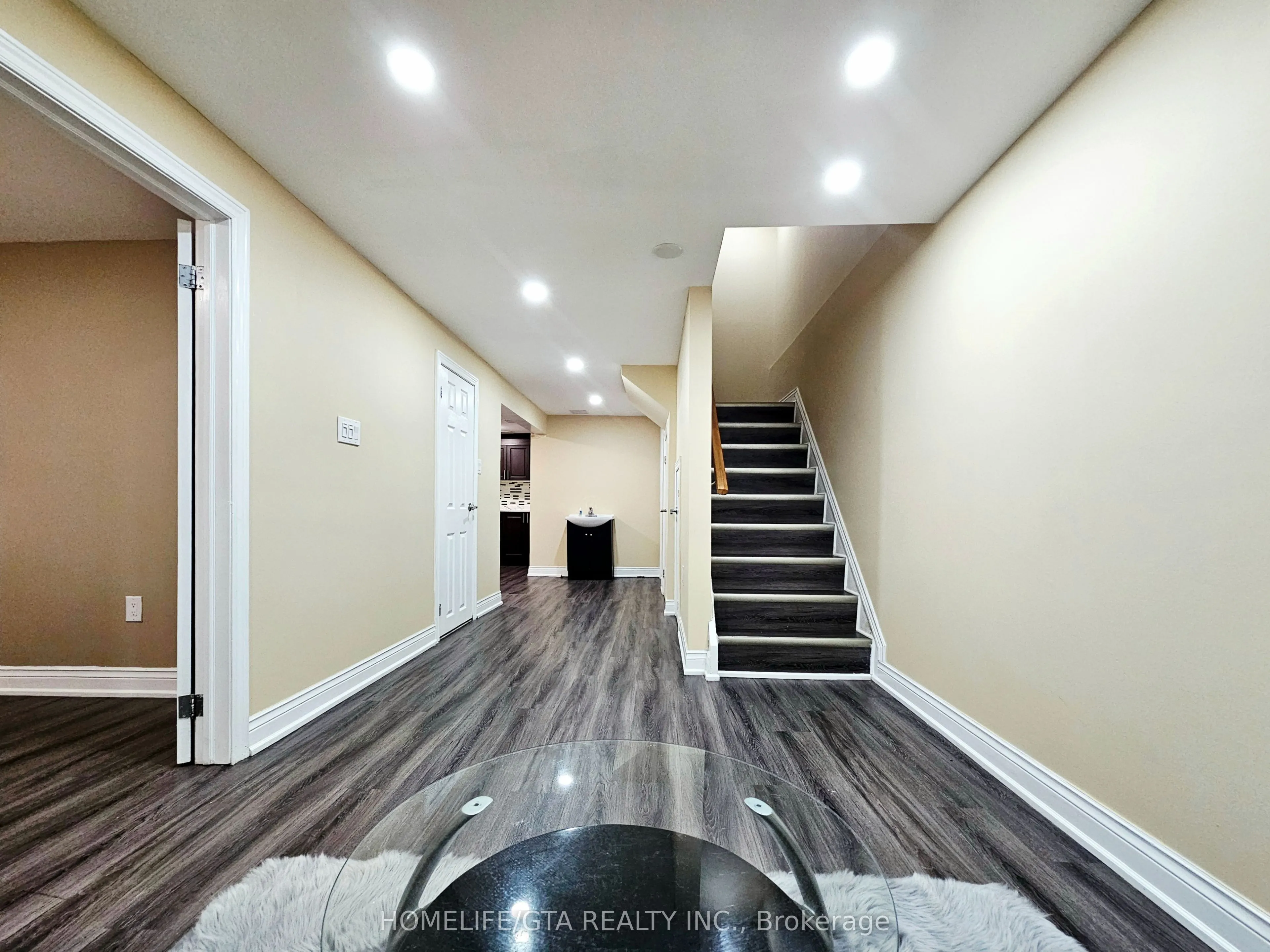24 Bradstone Square