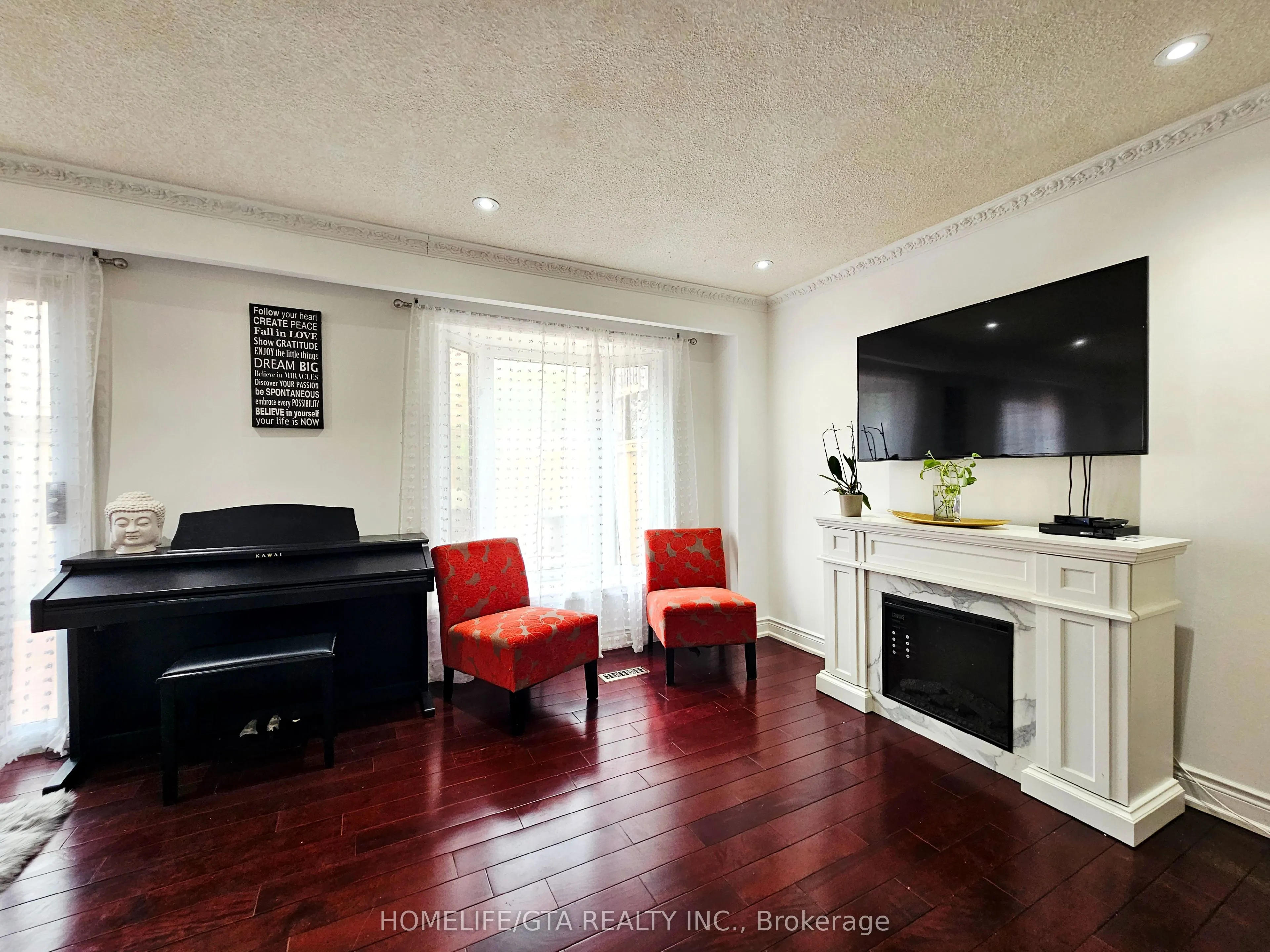 24 Bradstone Square
