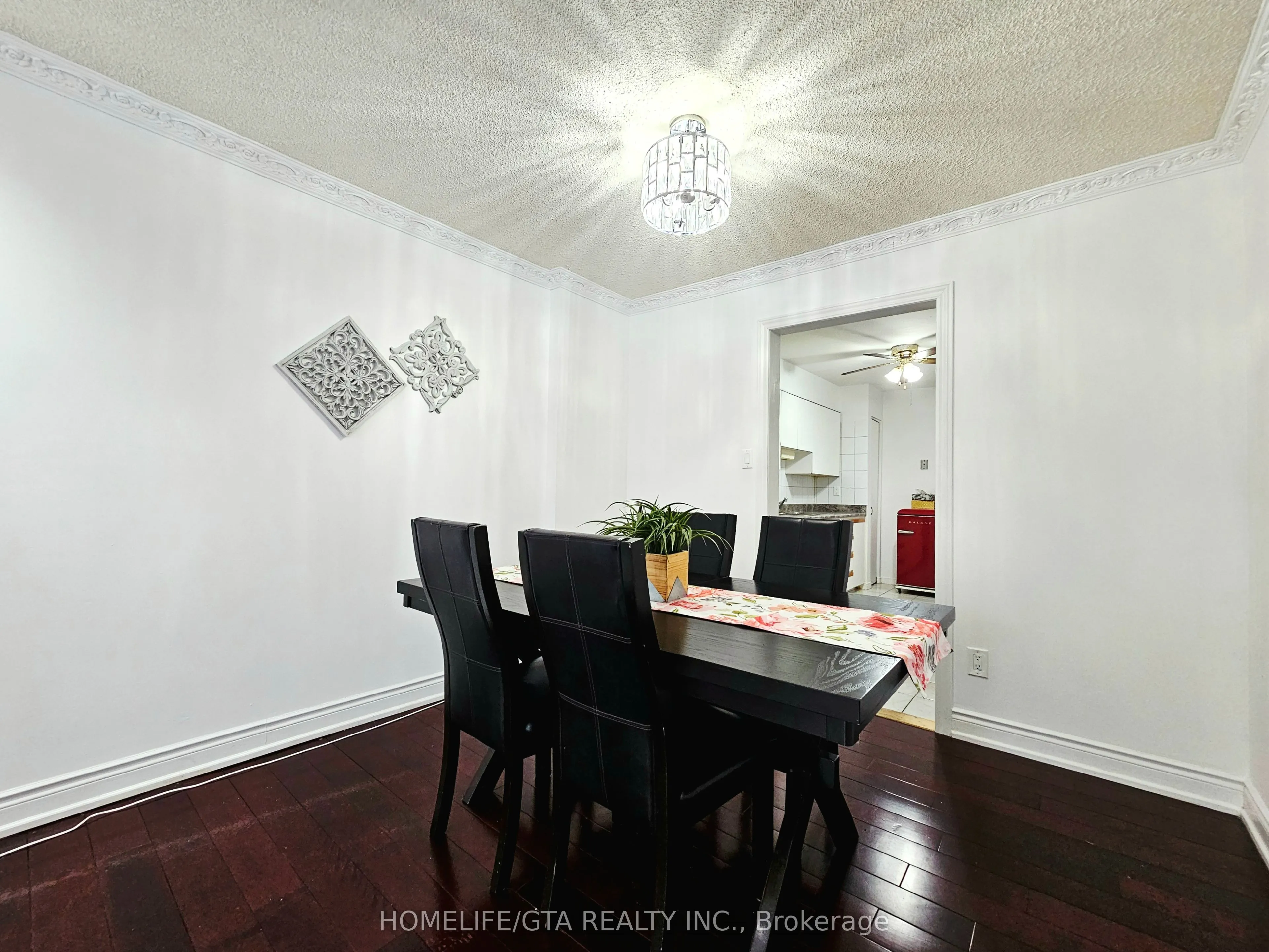 24 Bradstone Square
