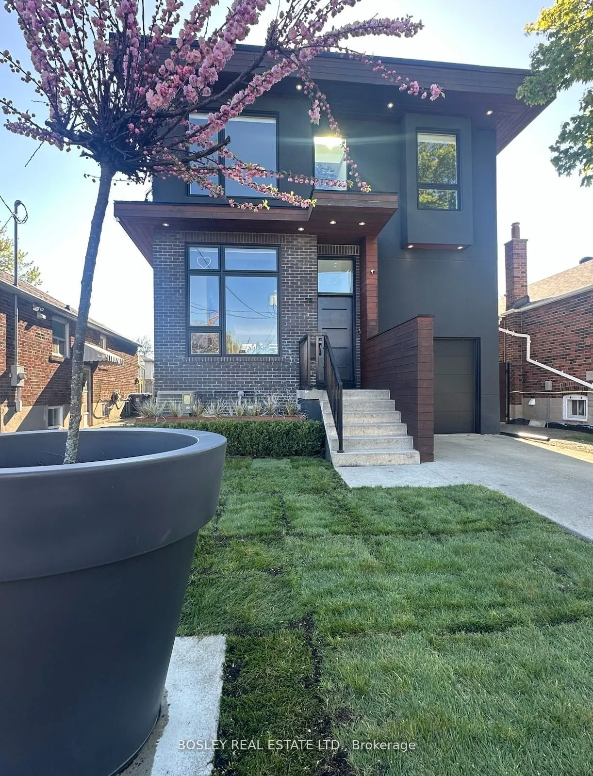 38 Roblin Avenue
