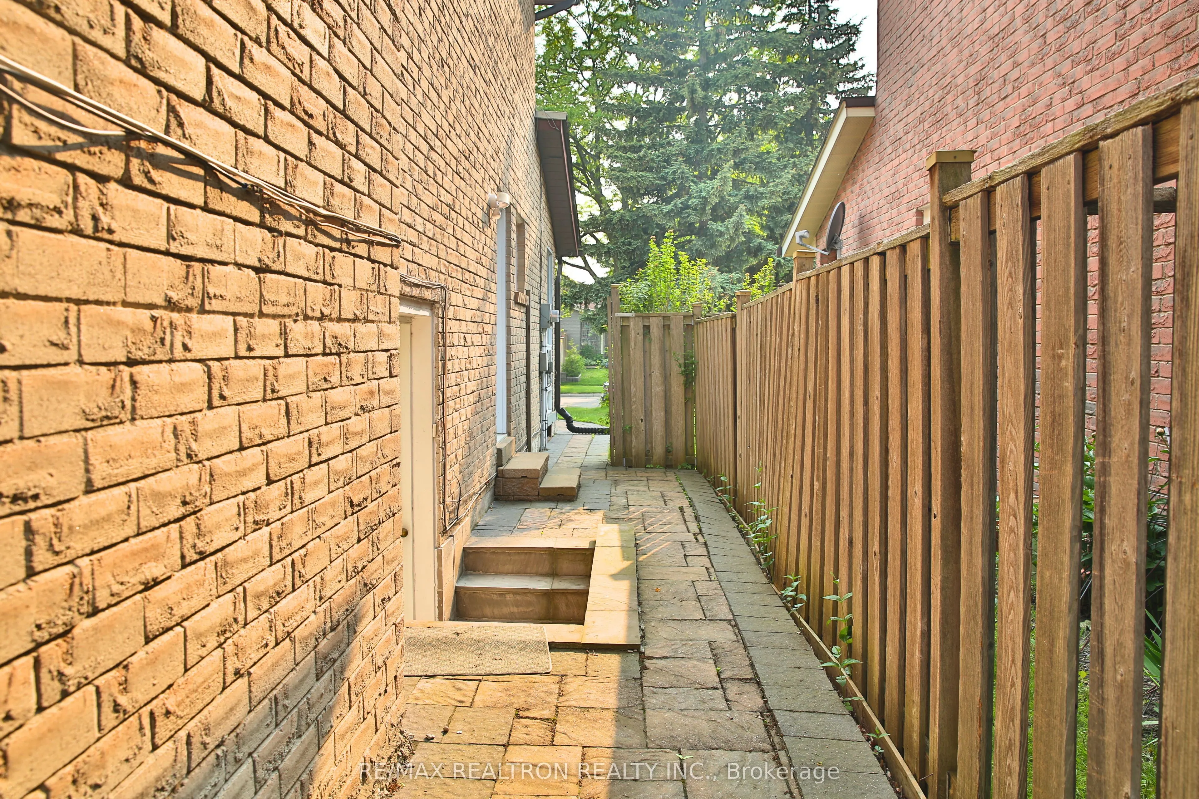 5 Braymore Boulevard