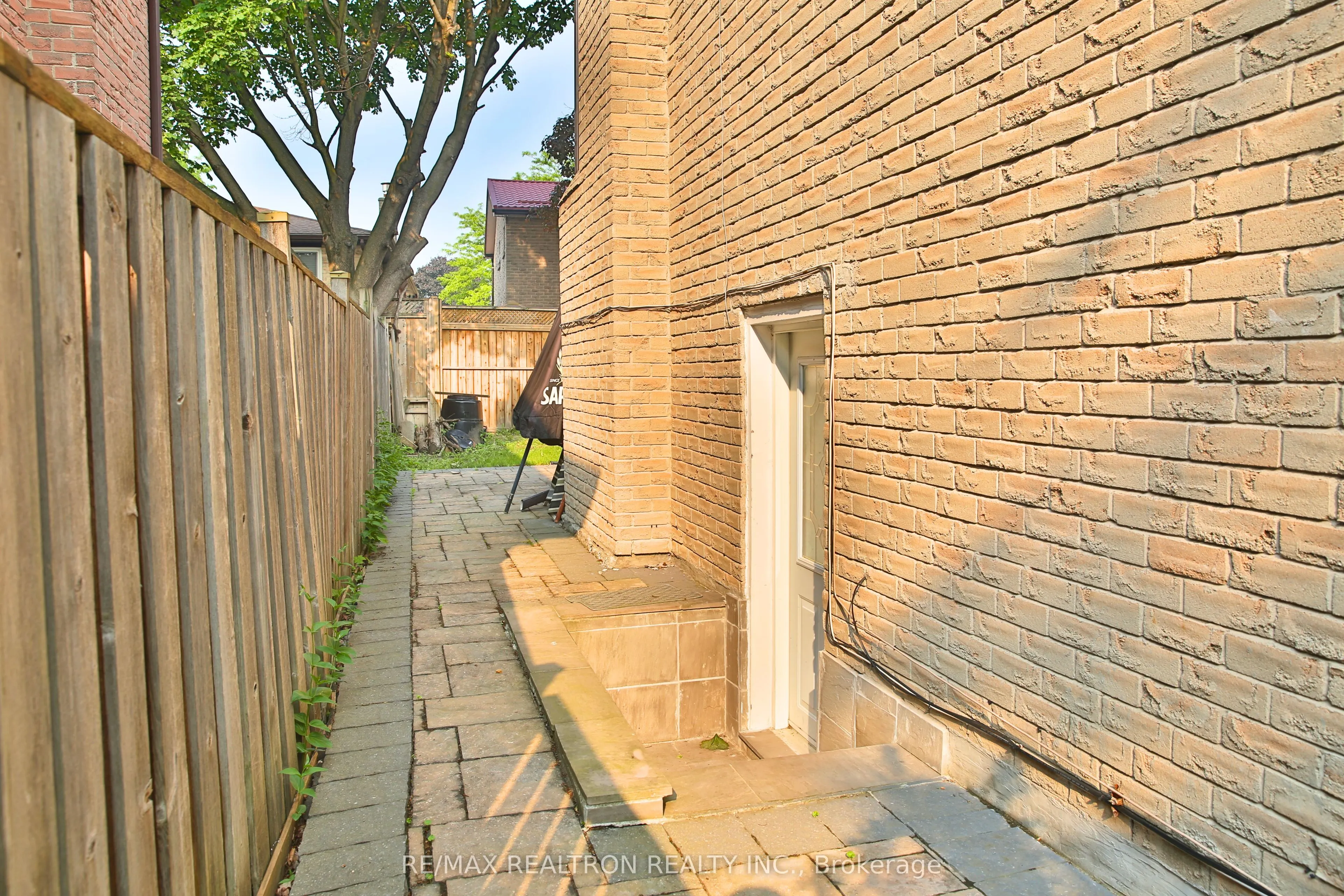 5 Braymore Boulevard