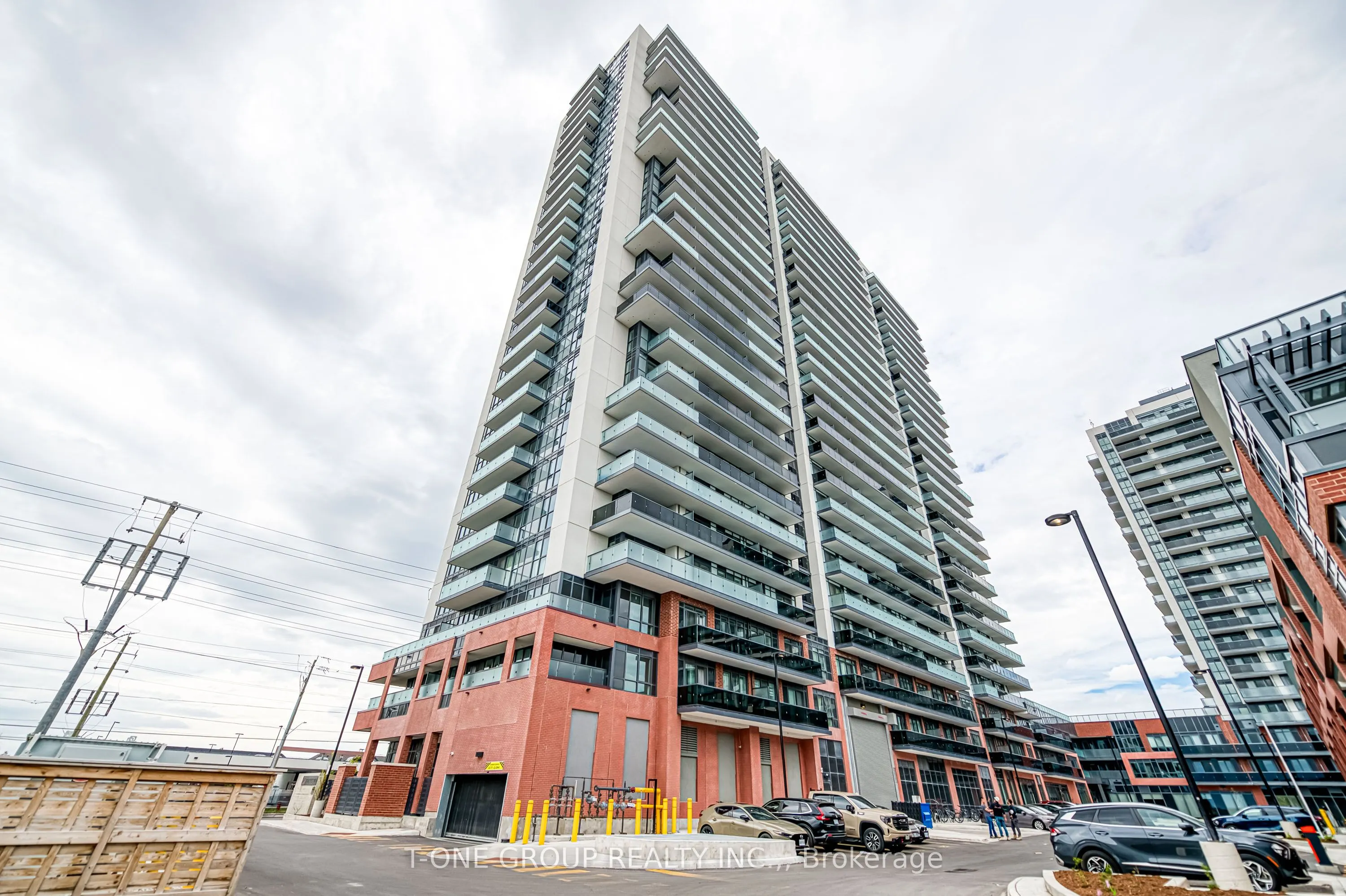 2545 Simcoe Street N, #1709
