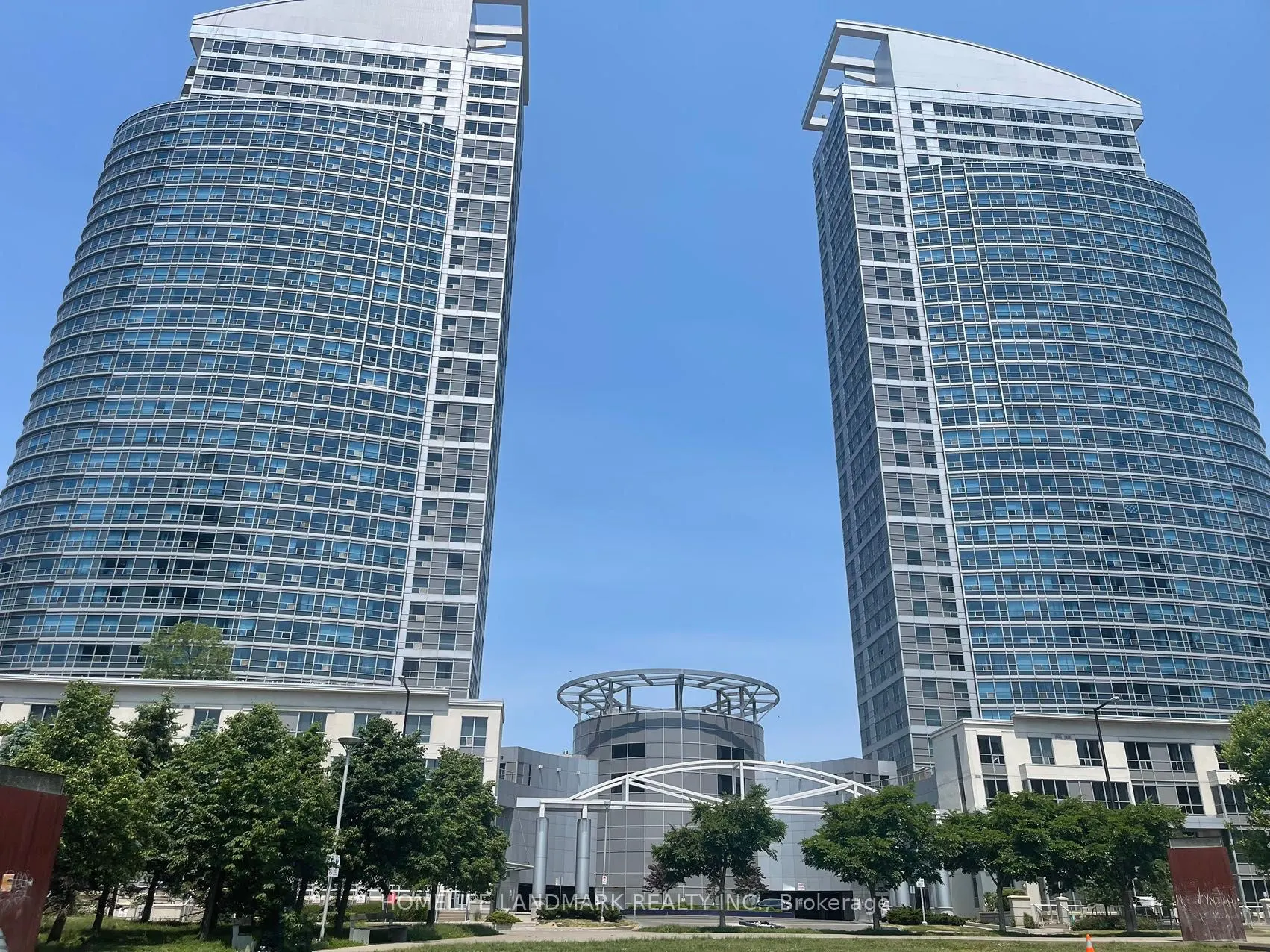 36 Lee Centre Drive, #2001
