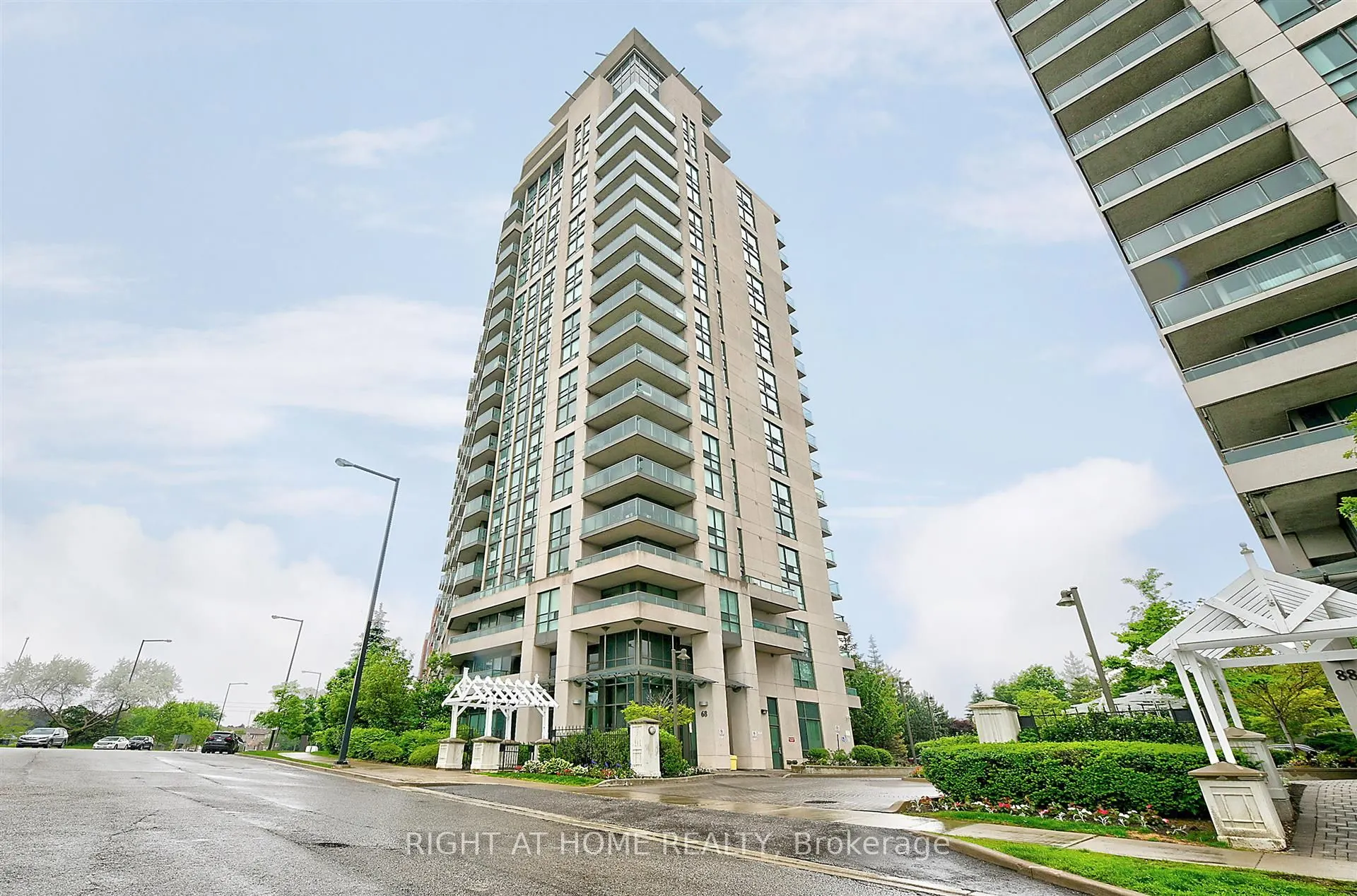 68 Grangeway Avenue #1612