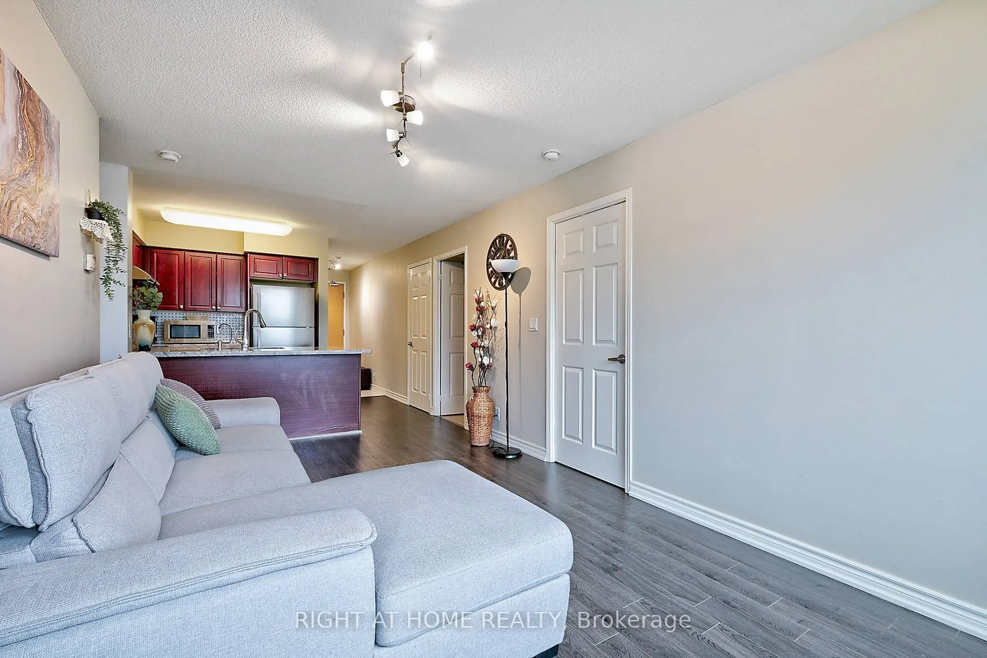 68 Grangeway Avenue #1612