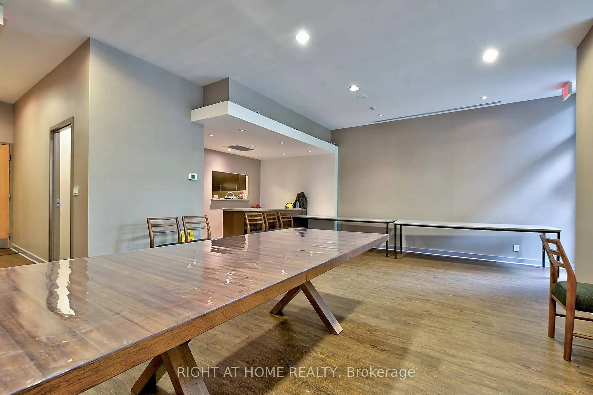 68 Grangeway Avenue #1612