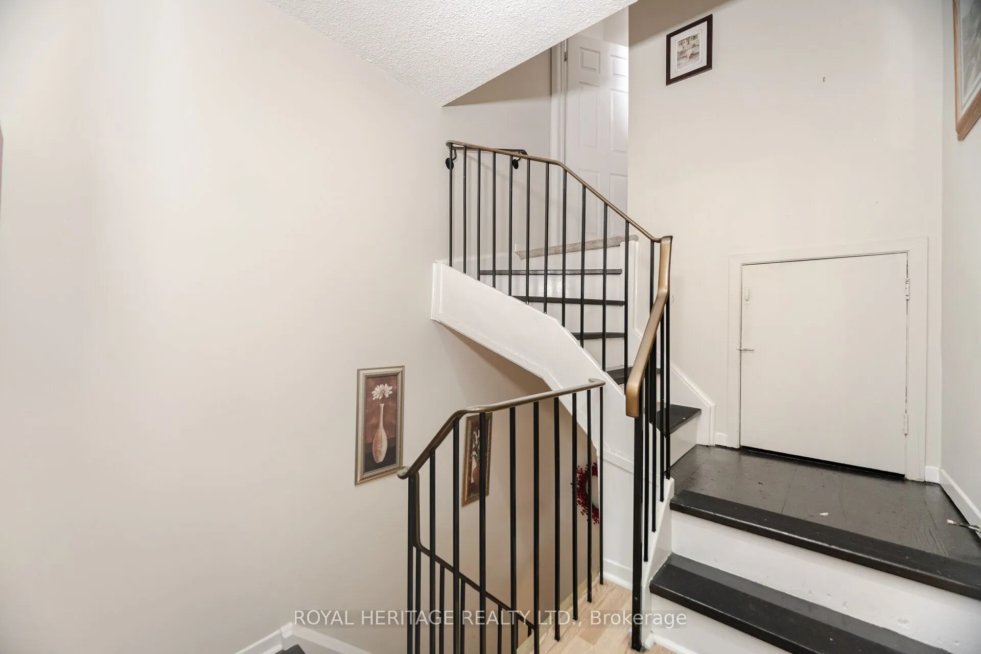 1209 Queen Street E, #39