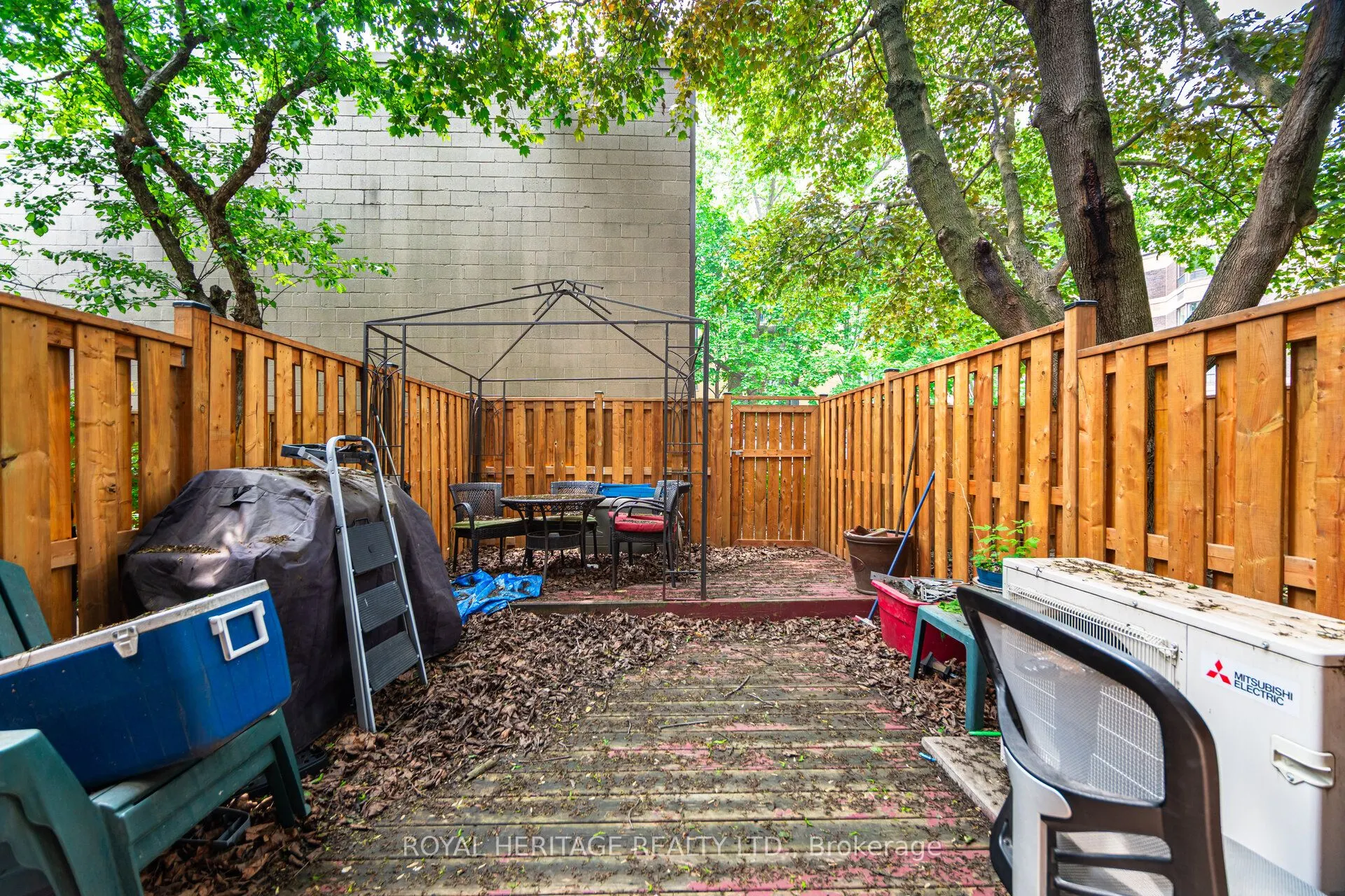 1209 Queen Street E, #39