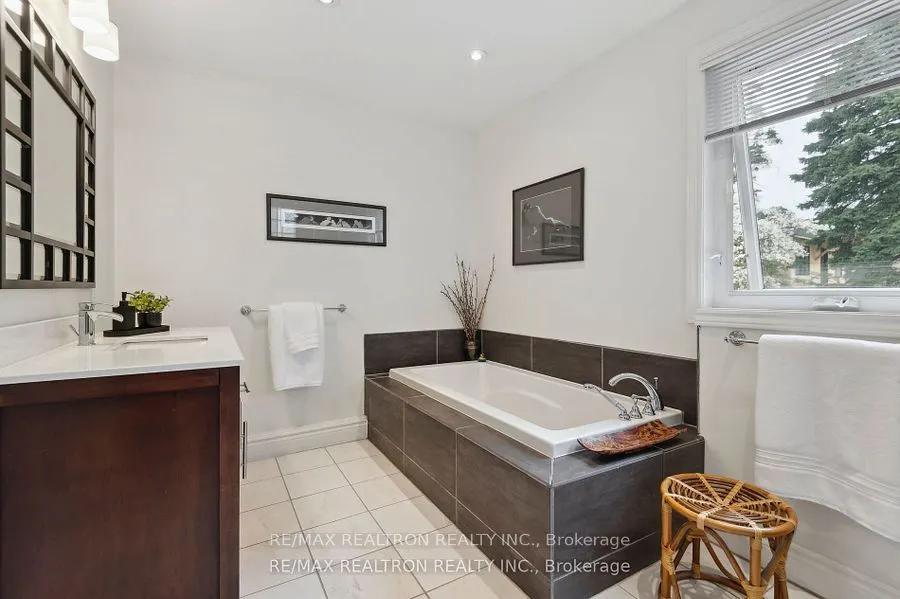 6 Redland Crescent E