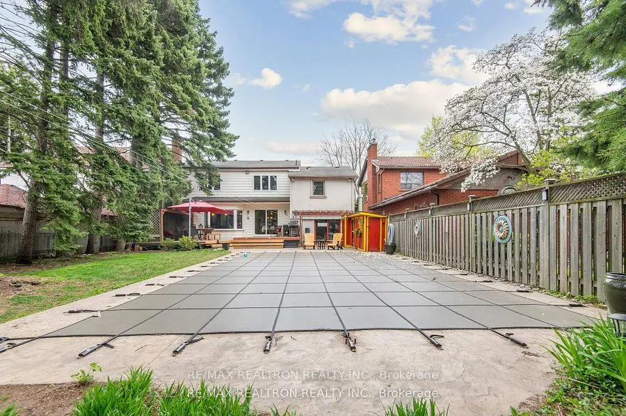 6 Redland Crescent E