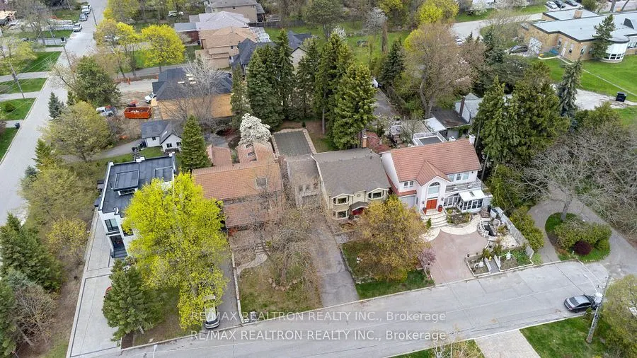 6 Redland Crescent E