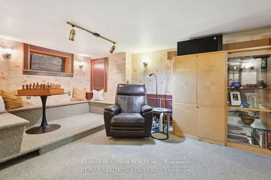 6 Redland Crescent E