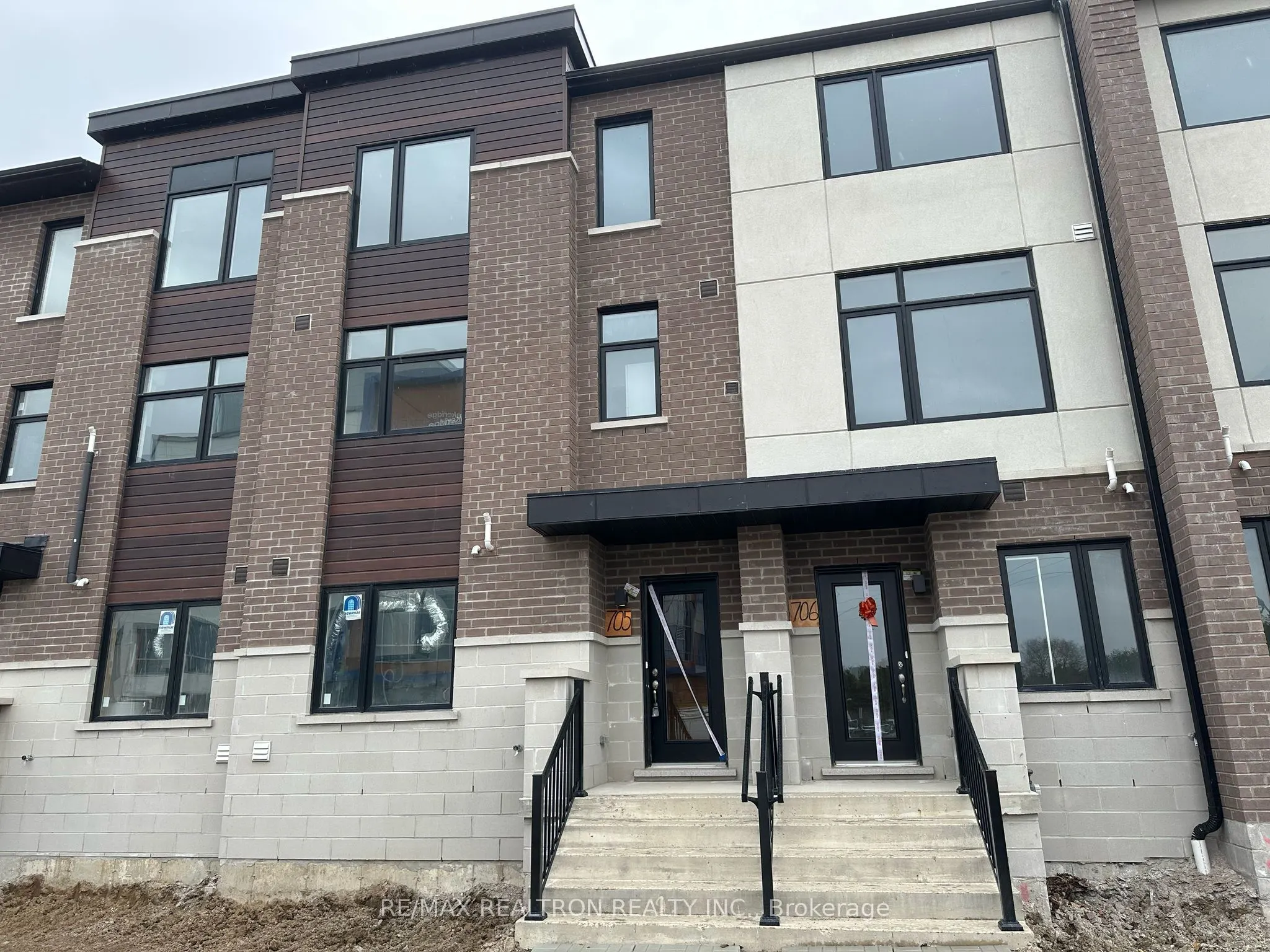 1695 Dersan Street, #107