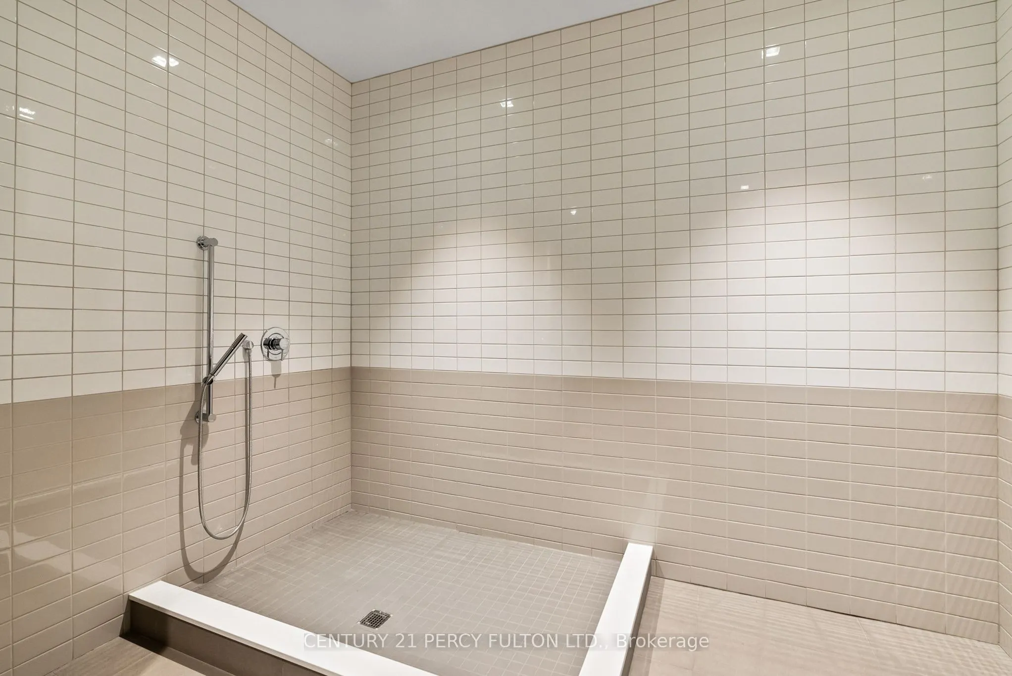 2550 Simcoe Street N, #2509