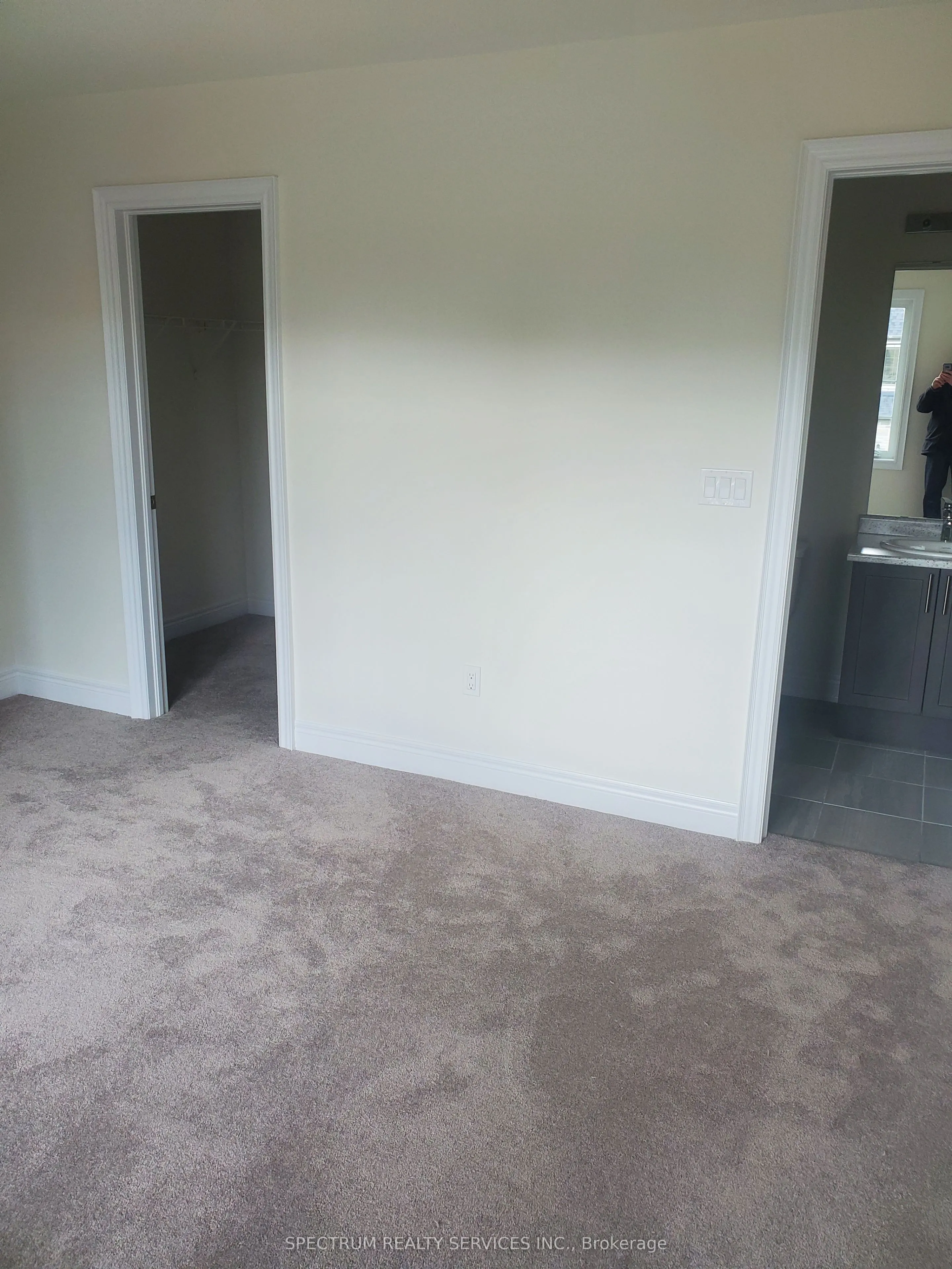 27 ROGERSON Street E