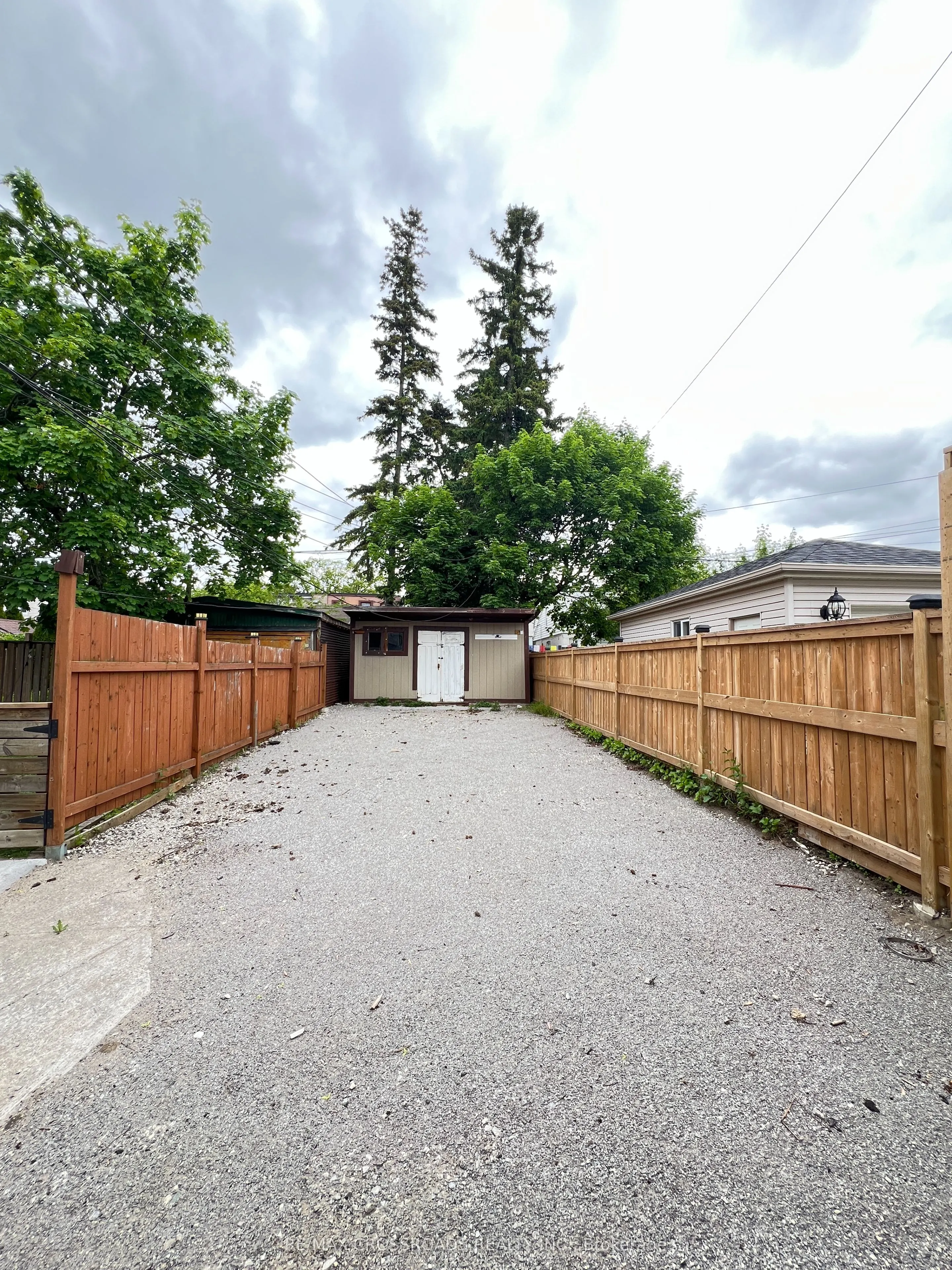 548 Glebeholme Boulevard