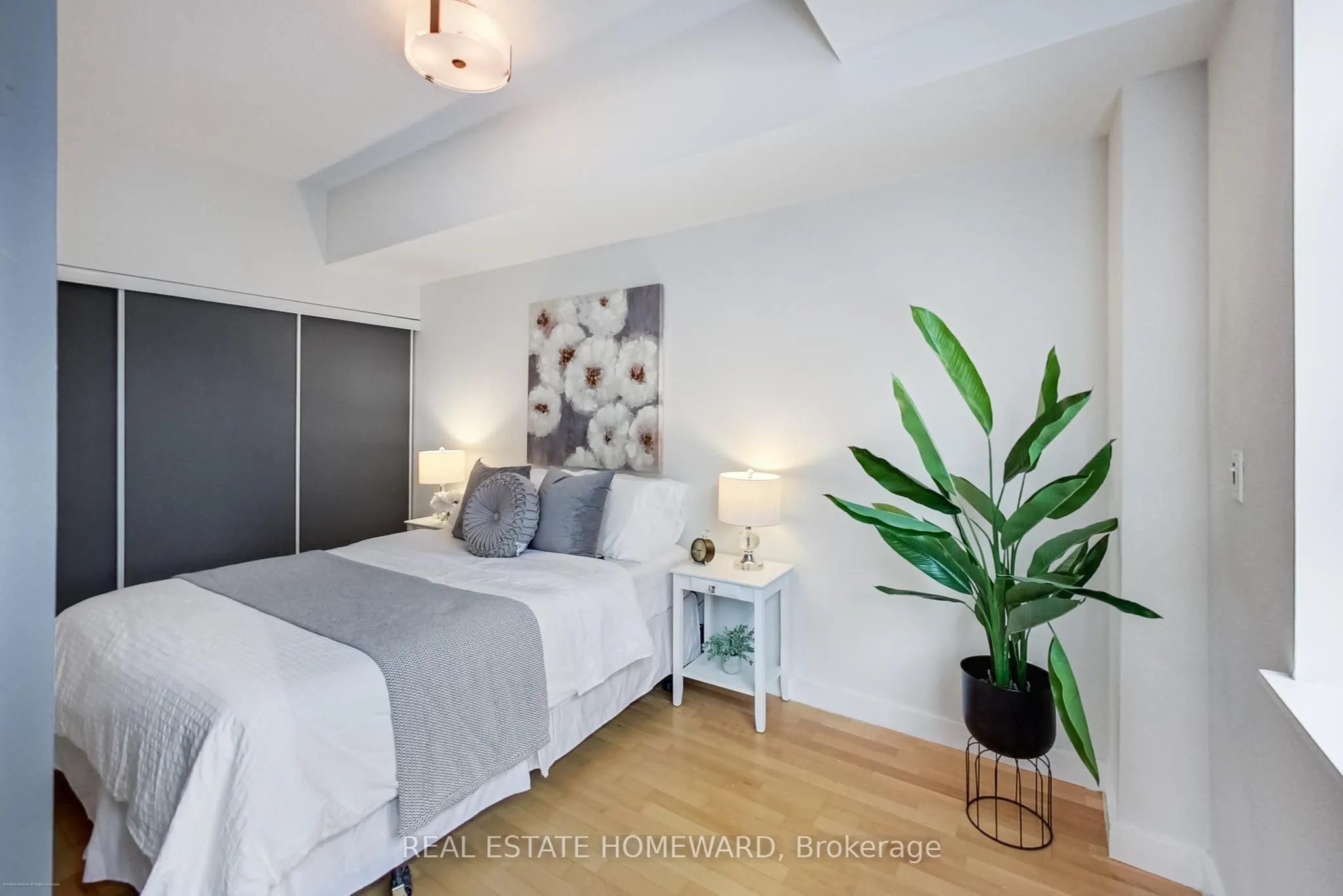 601 Kingston Road, #209