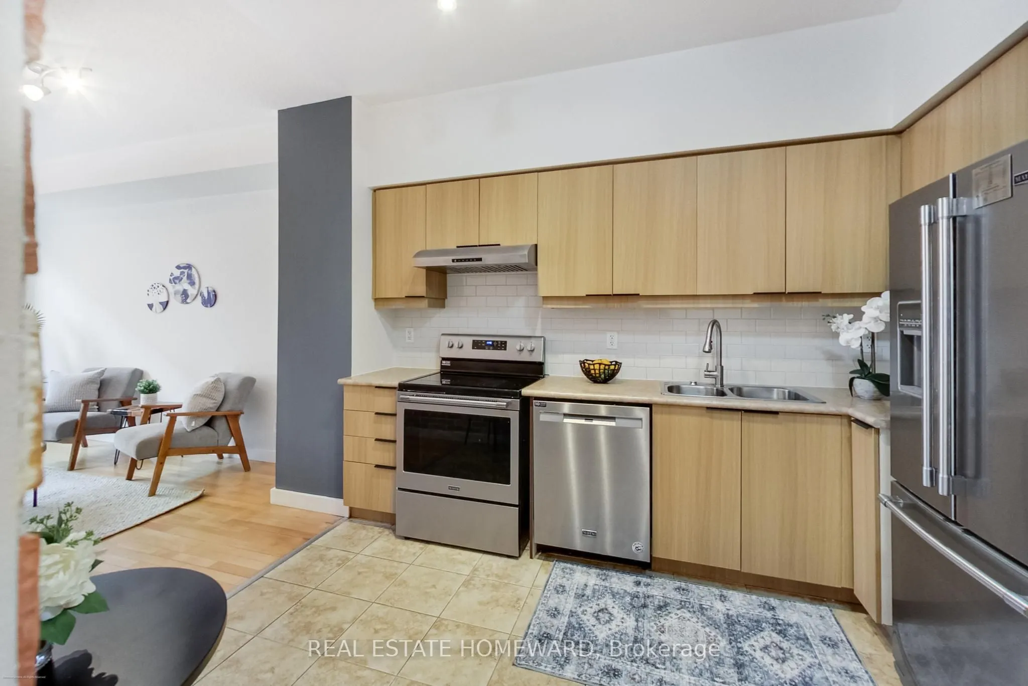 601 Kingston Road, #209
