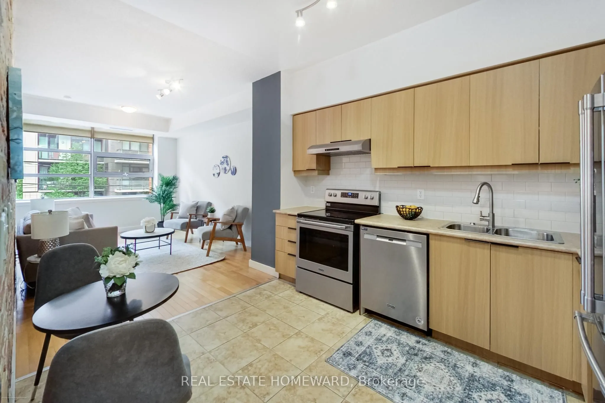 601 Kingston Road, #209