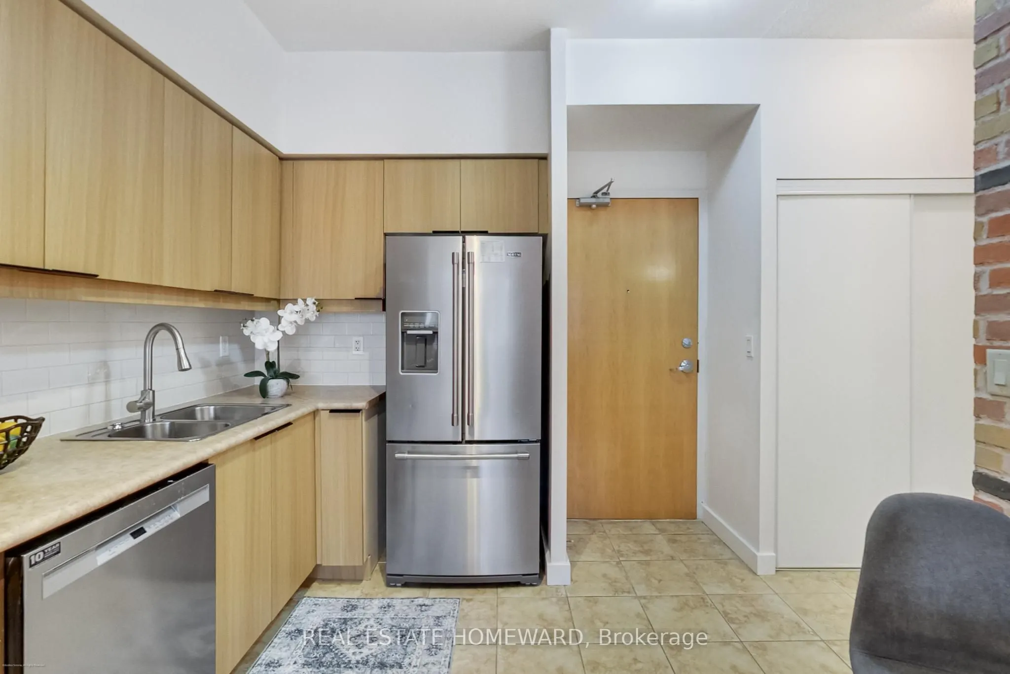 601 Kingston Road, #209